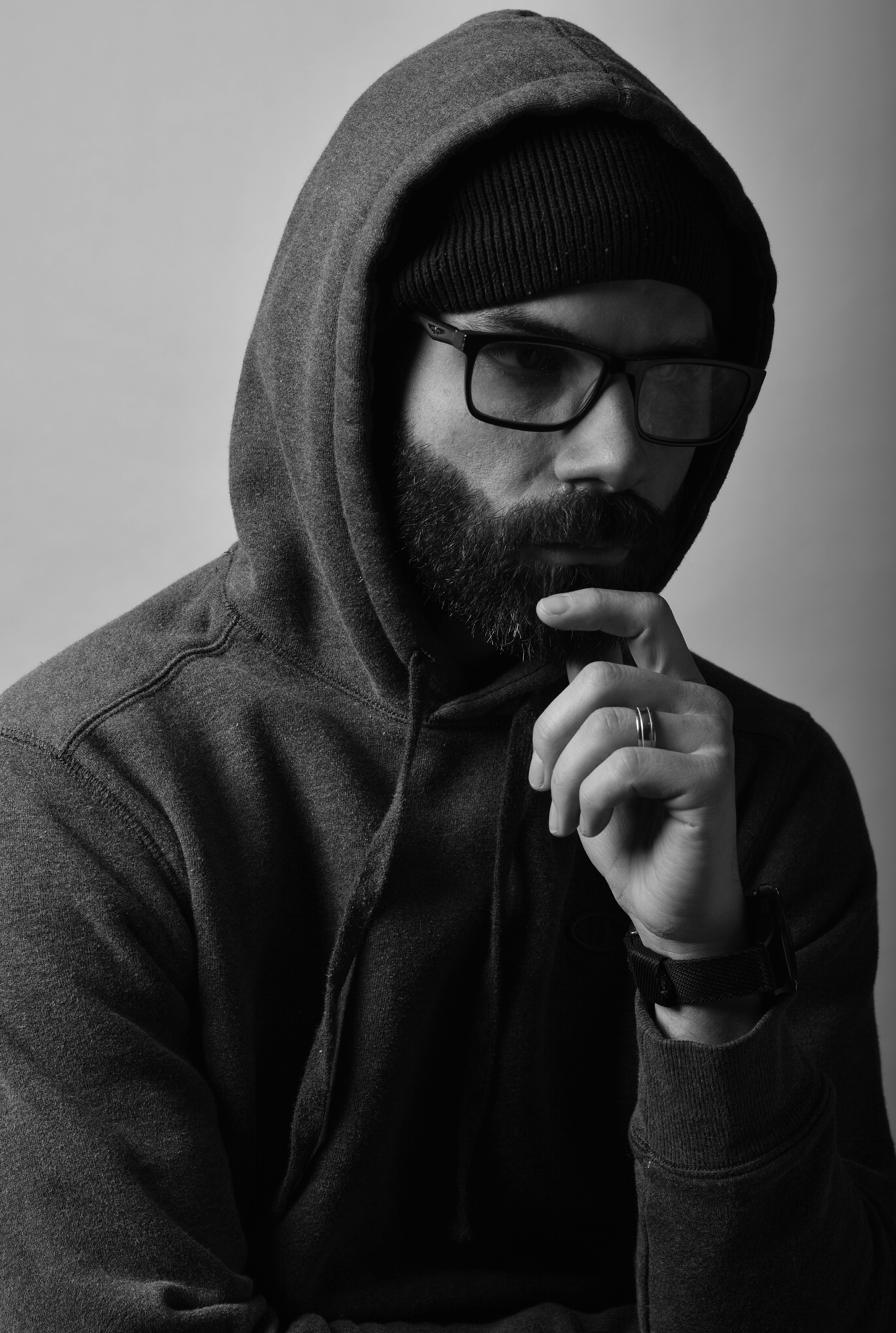 Un homme qui réfléchit | Source : Pexels