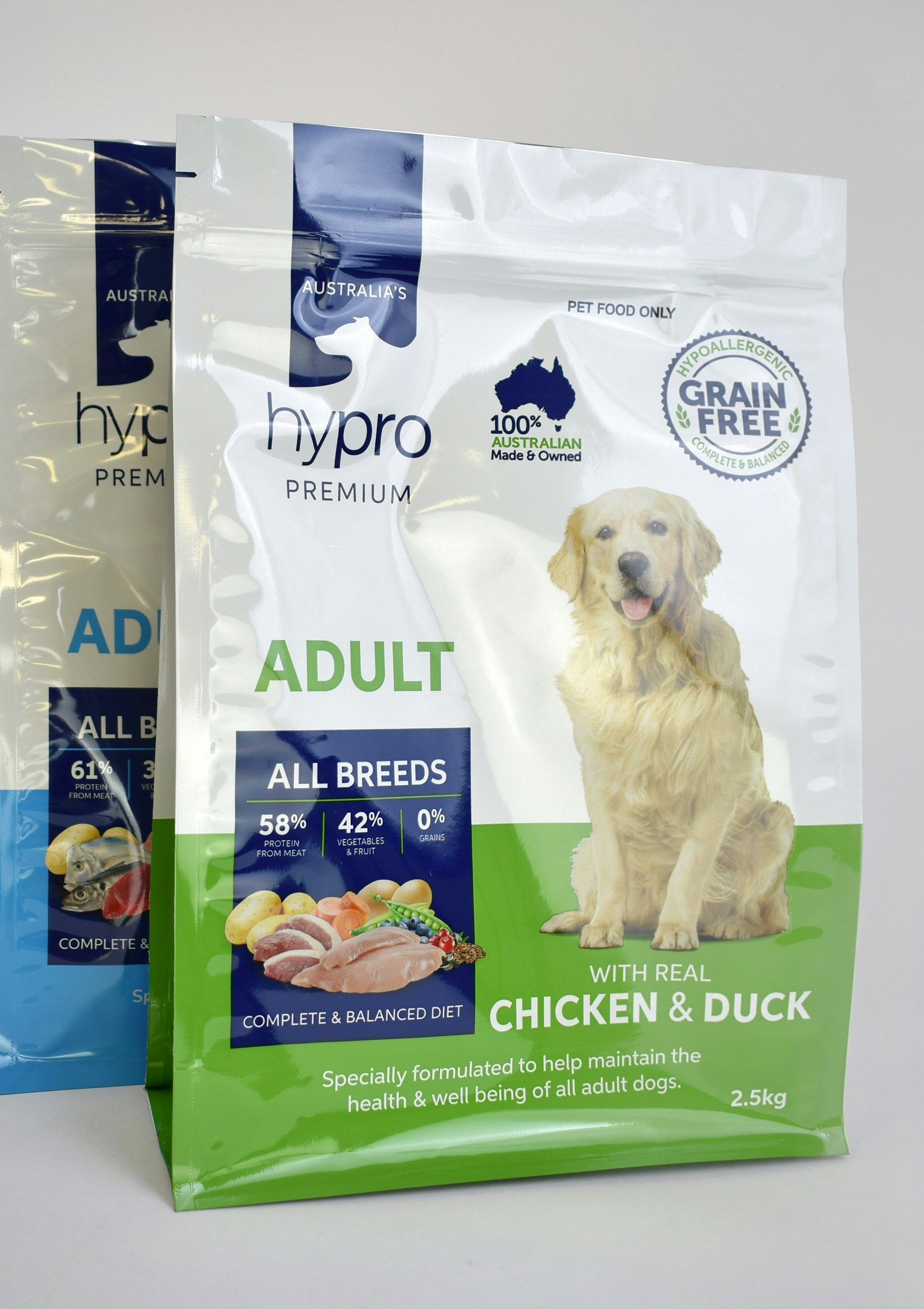Deux paquets de nourriture pour chien | Source : Unsplash