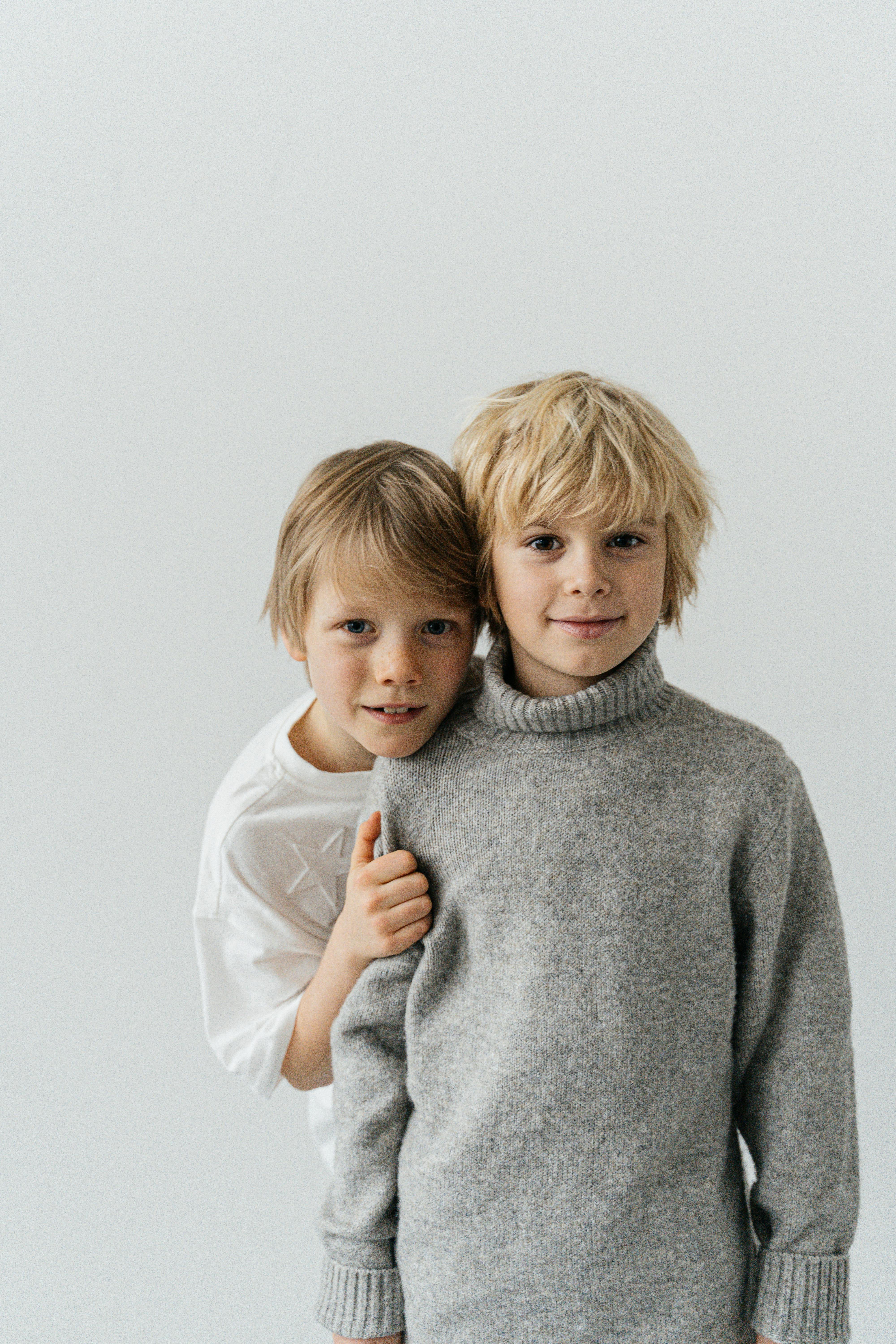 Deux enfants heureux | Source : Pexels