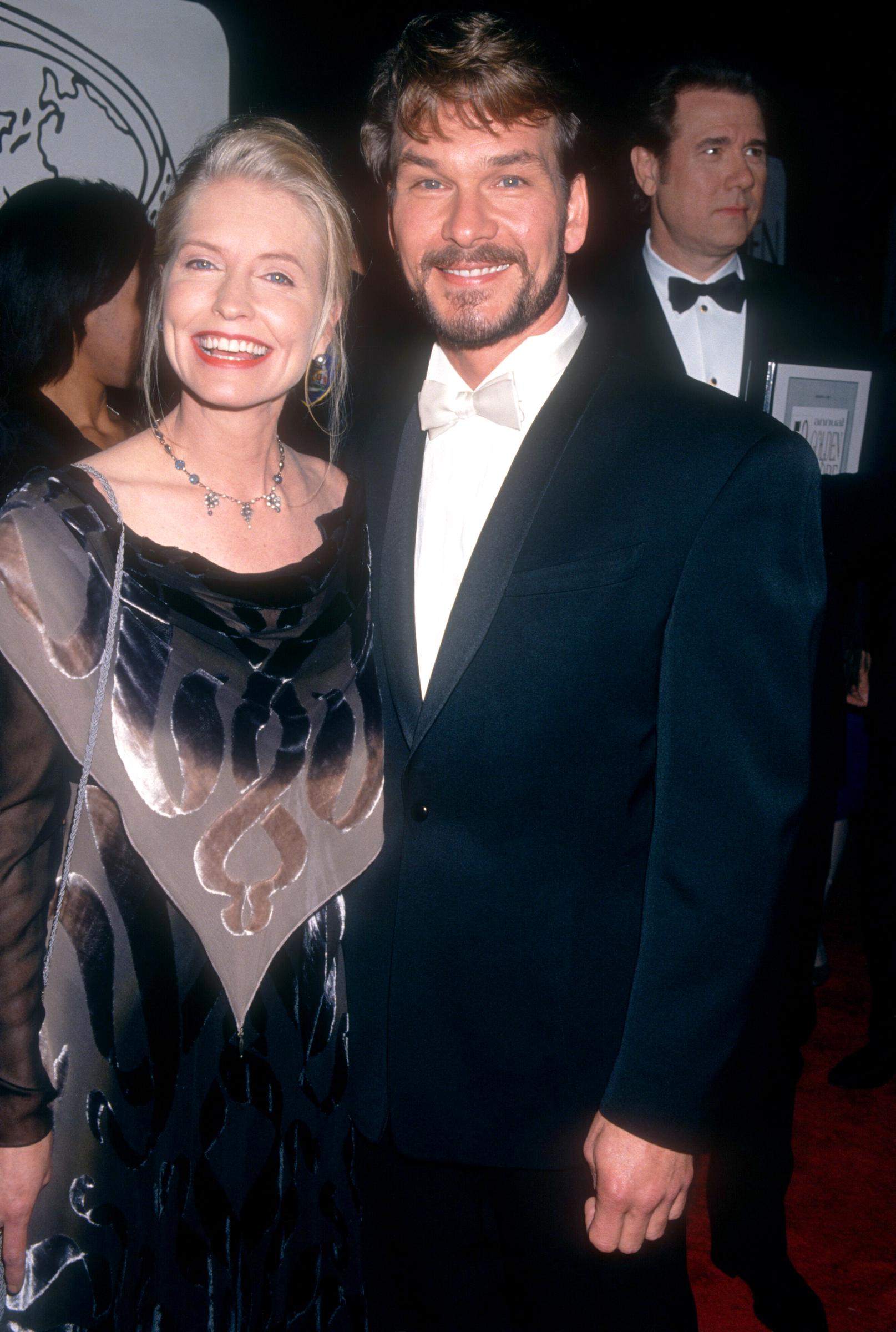 Lisa Niemi et Patrick Swayze lors de la 52e cérémonie annuelle des Golden Globe Awards, le 21 janvier 1995, à Beverly Hills, en Californie. | Source : Getty Images