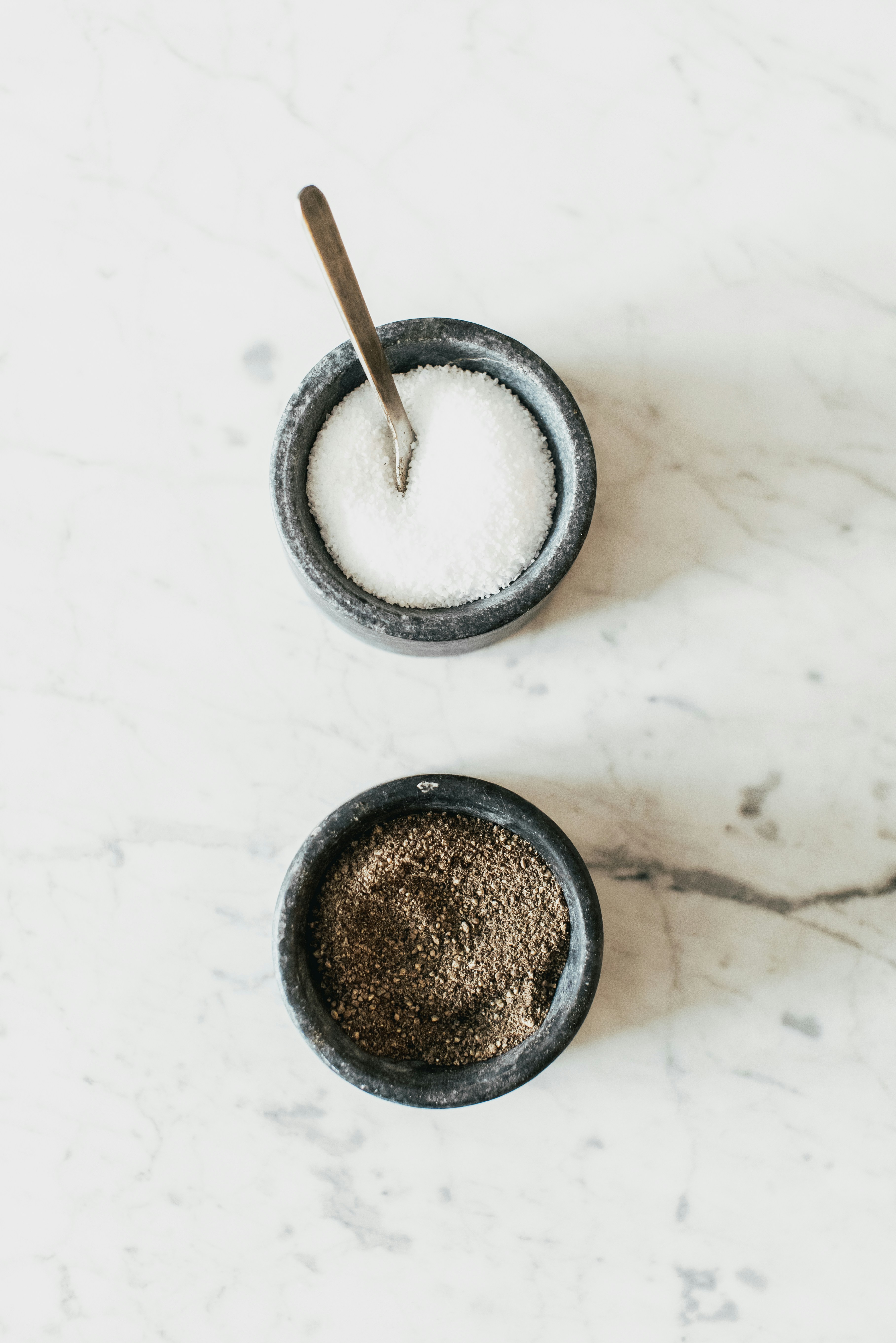 Salières et poivrières | Source : Unsplash