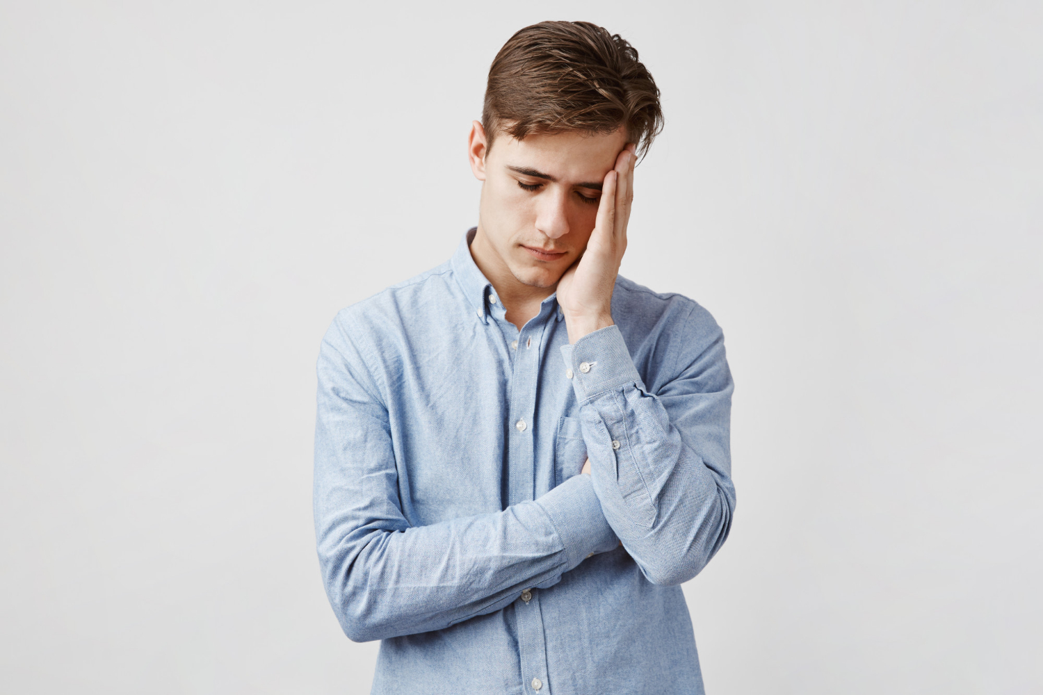 Un homme triste | Source : Freepik