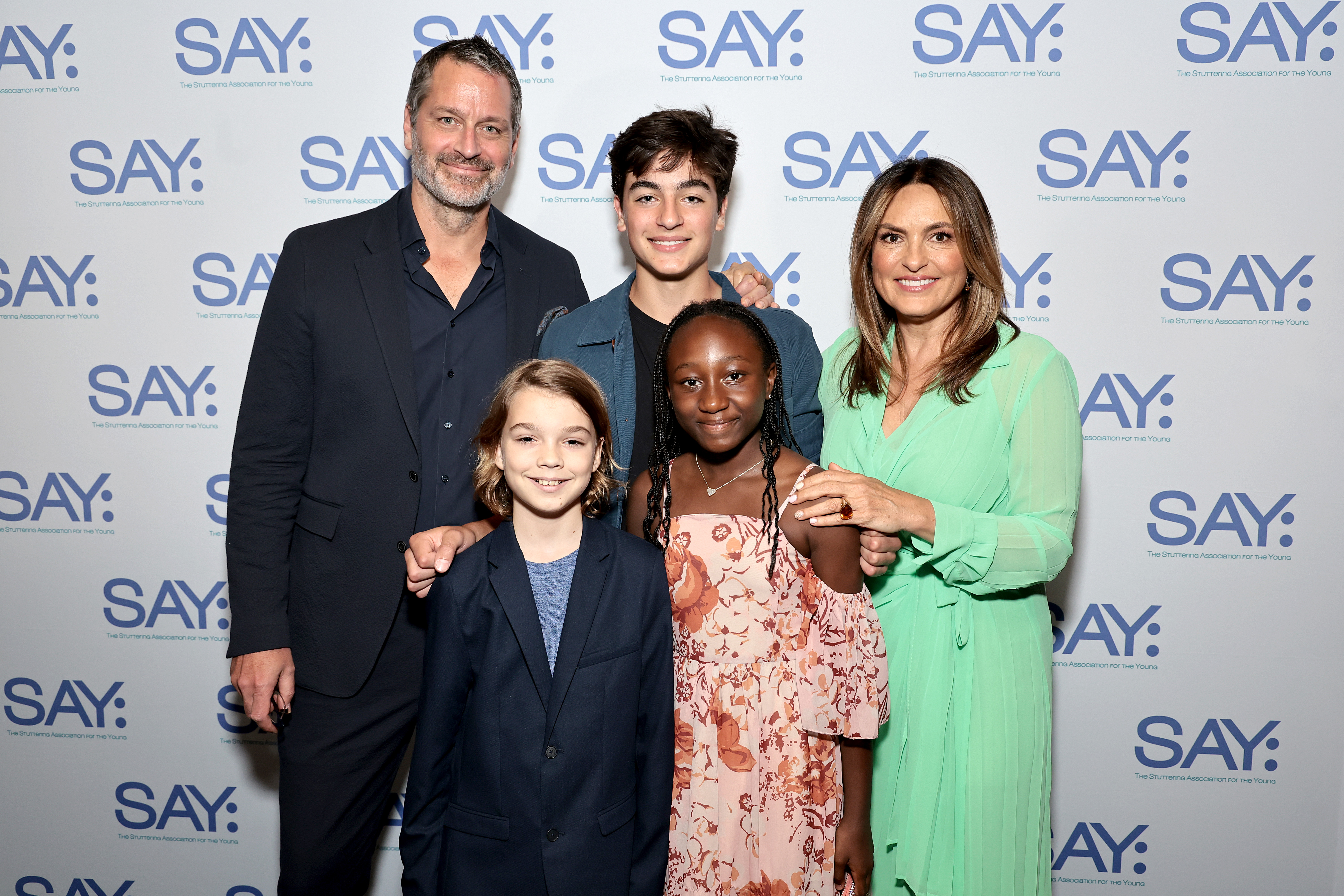 Peter Hermann et Mariska Hargitay avec leurs enfants lors du gala de bienfaisance 2023 de la Stuttering Association for the Young (SAY), le 22 mai à New York. | Source : Getty Images