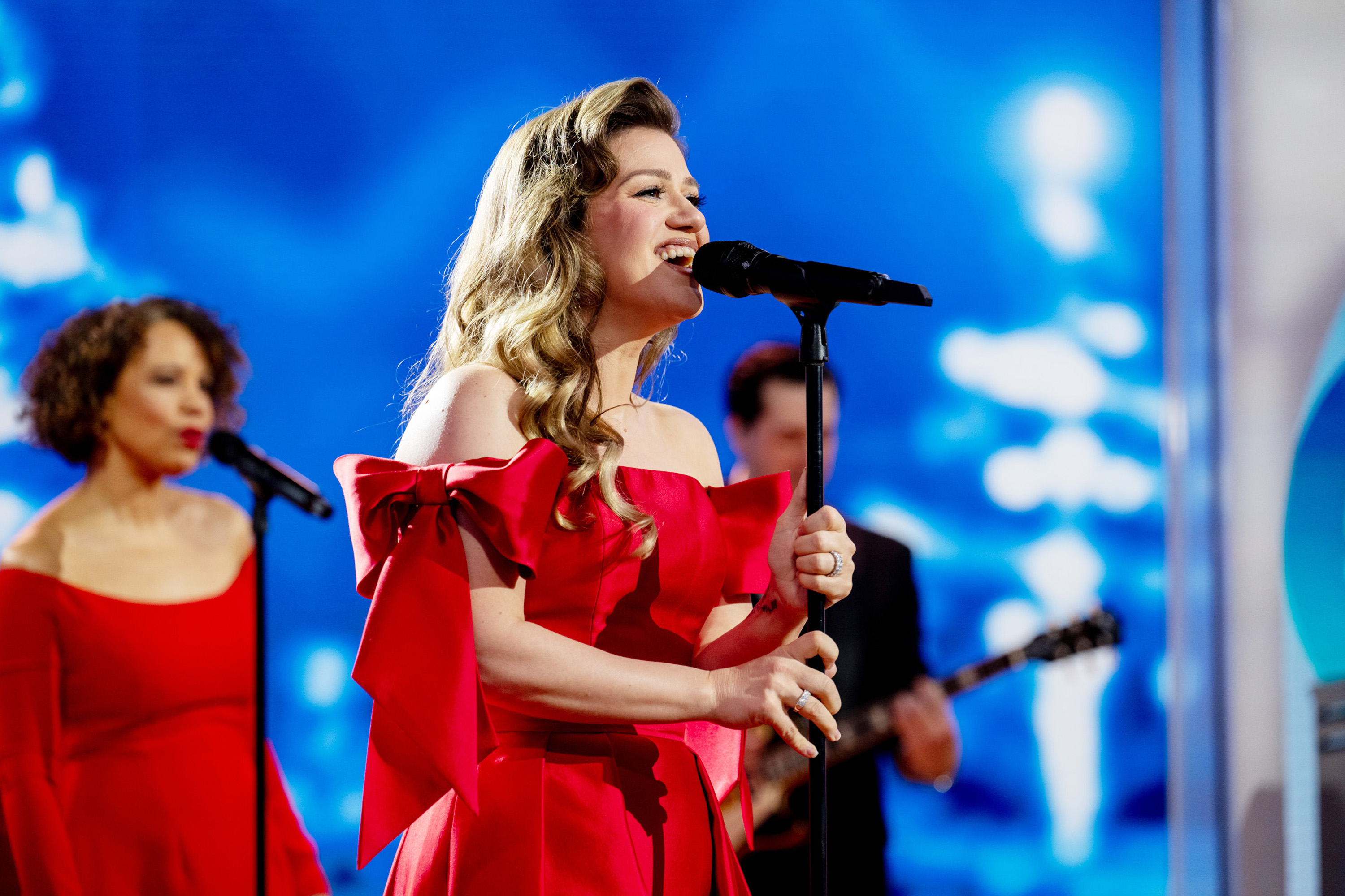 Kelly Clarkson se produit sur « TODAY » le 9 décembre, 2024. | Source : Getty Images