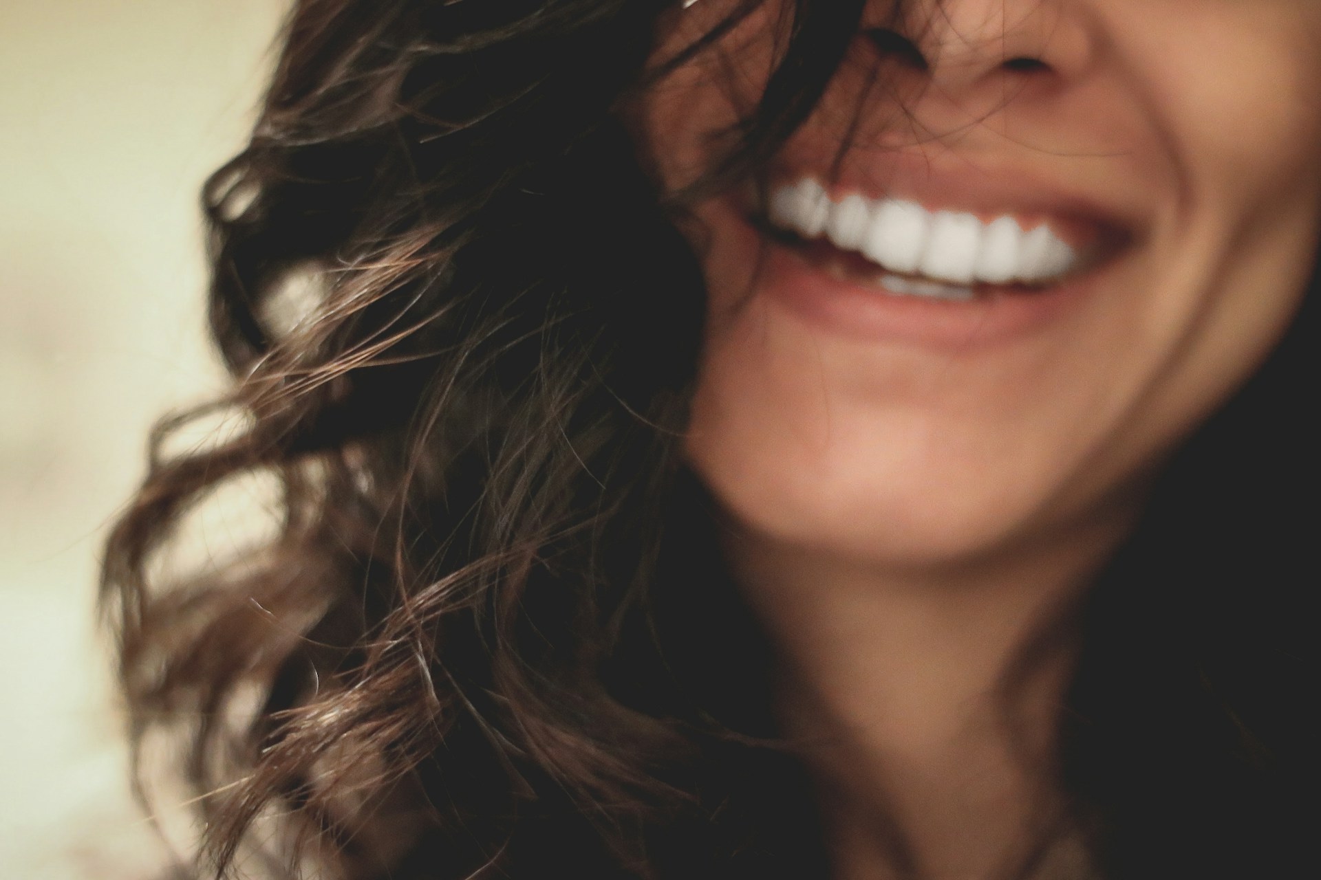 Une femme souriante | Source : Unsplash