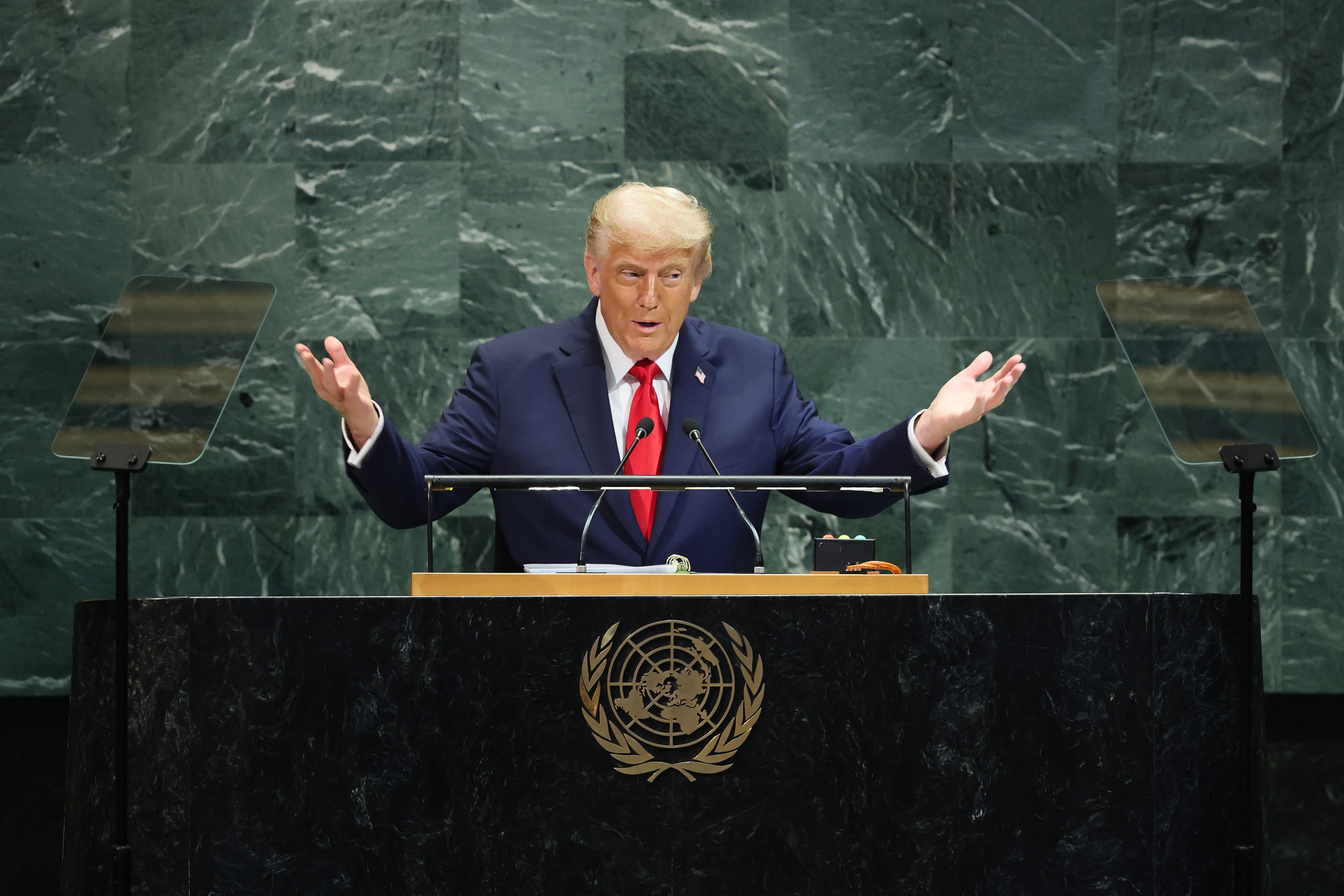 Donald Trump s'exprime lors de la 80e session de l'Assemblée générale des Nations unies (AGNU) au siège de l'ONU | Source : Getty Images