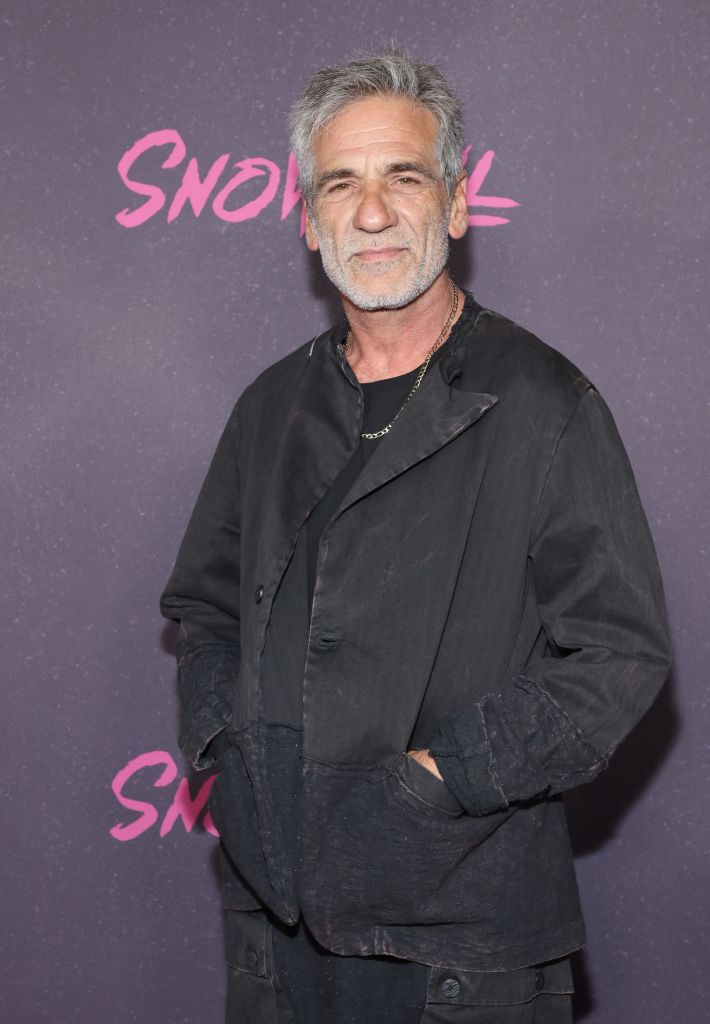 Alon Abutbul à la première de la saison 5 de Snowfall de FX au Grandmaster Recorders le 17 février 2022 à Los Angeles, Californie. | Source : Getty Images
