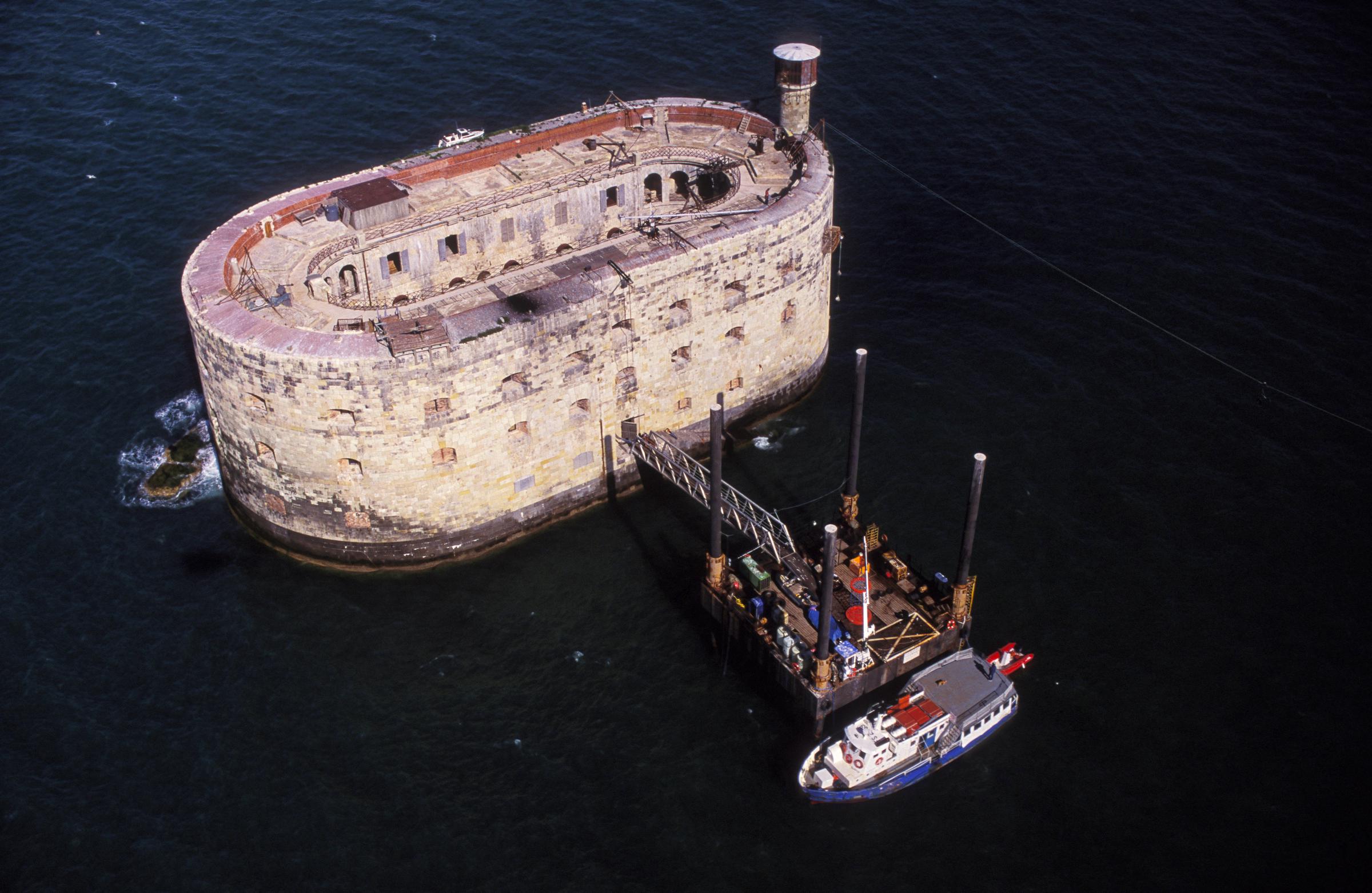 Vue du Fort Boyard, en Charente-Maritime, France I Source : Getty Images