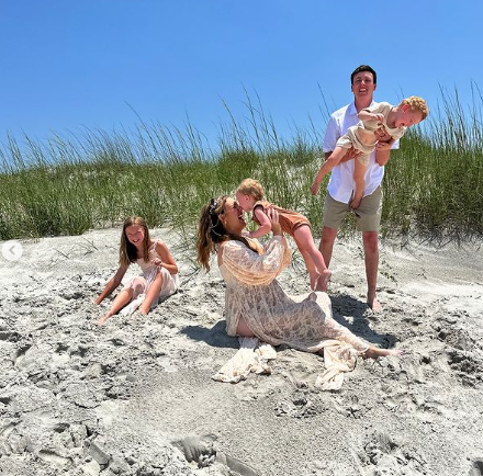 Haley Hodge et sa famille le 9 juin 2024 | Source : Instagram/hodgehouse1
