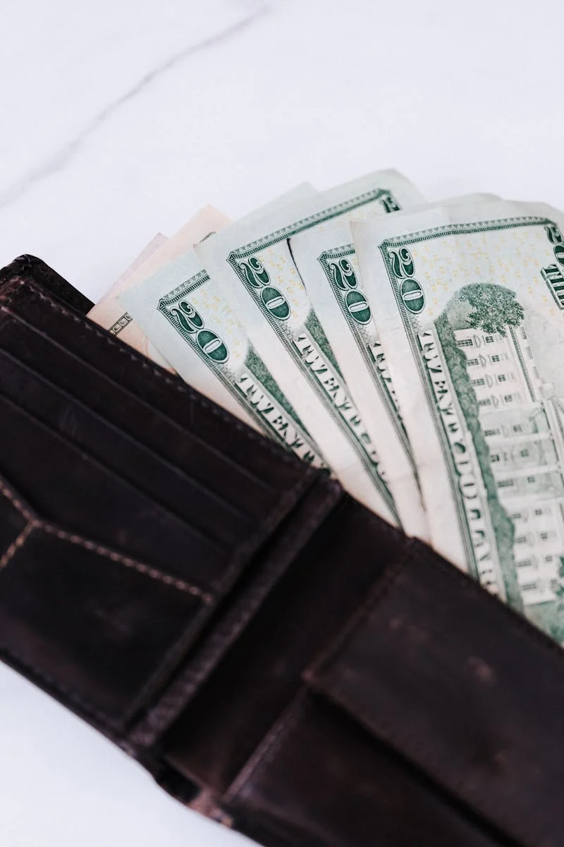 De l'argent dans un portefeuille | Source : Pexels