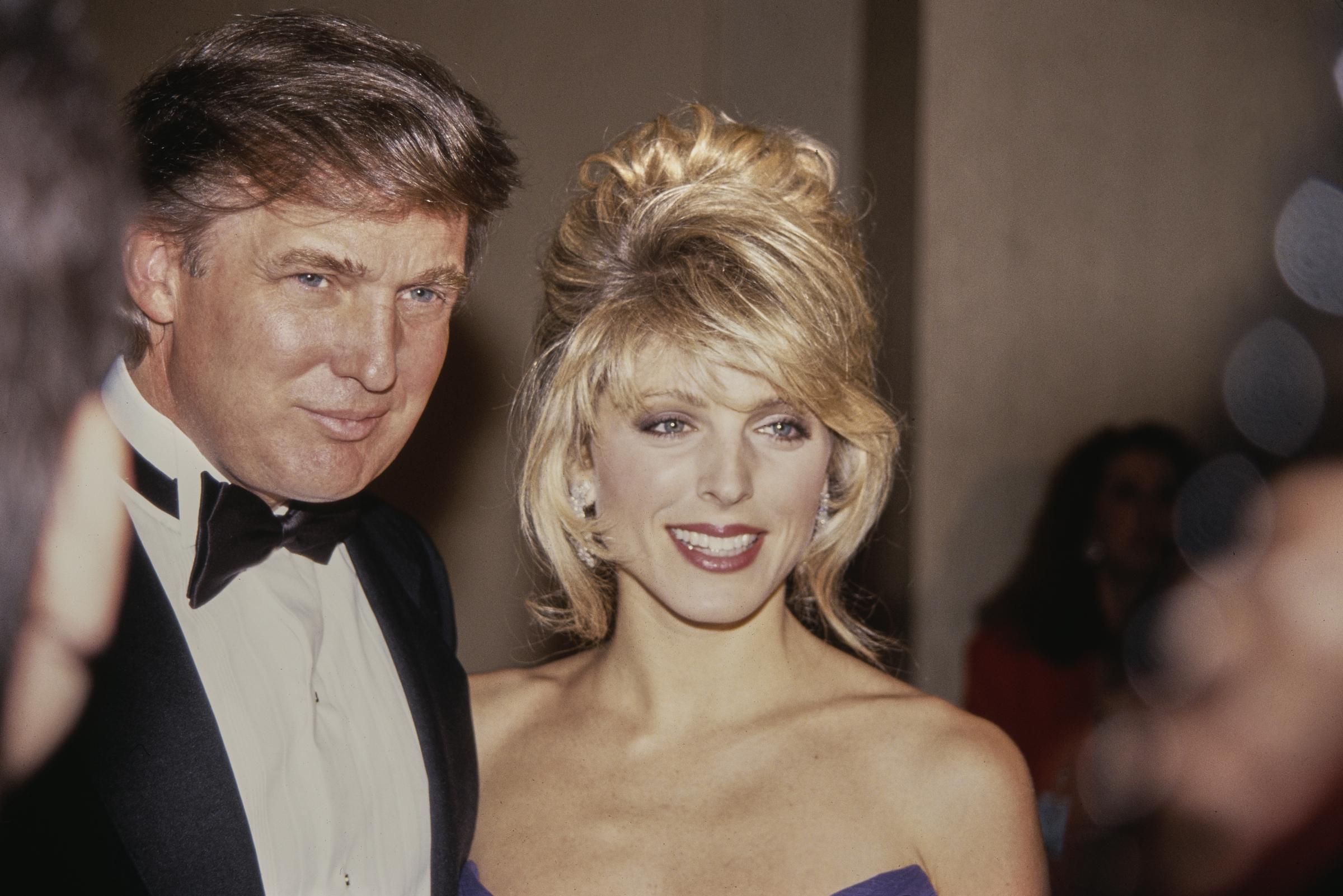 Donald Trump et Marla Maples assistent aux Soap Opera Digest Awards 1992 à Beverly Hills, en Californie. | Source : Getty Images