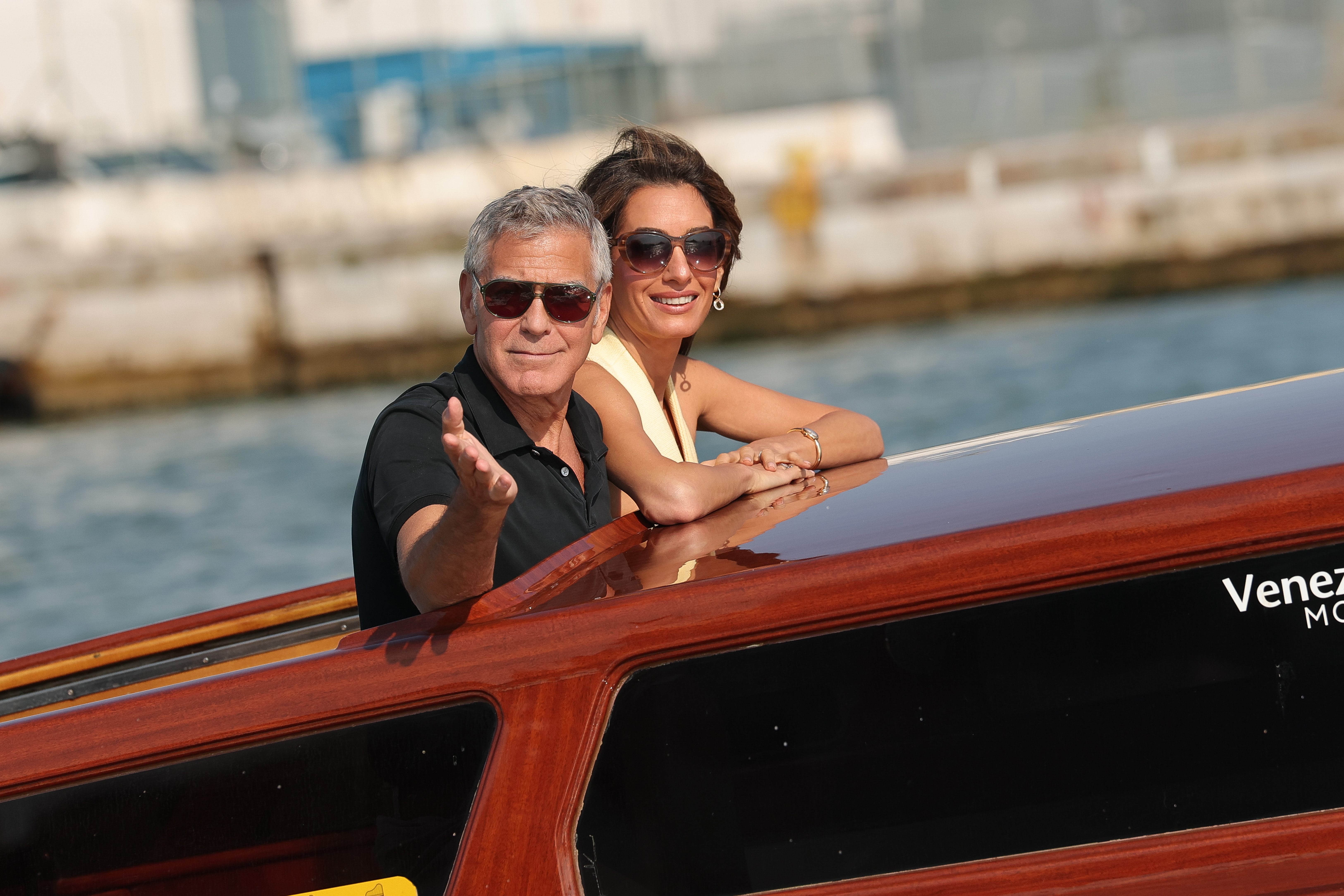 George et Amal Clooney arrivent à la 82e édition du Festival international du film de Venise en Italie, le 26 août 2025 | Source : Getty Images