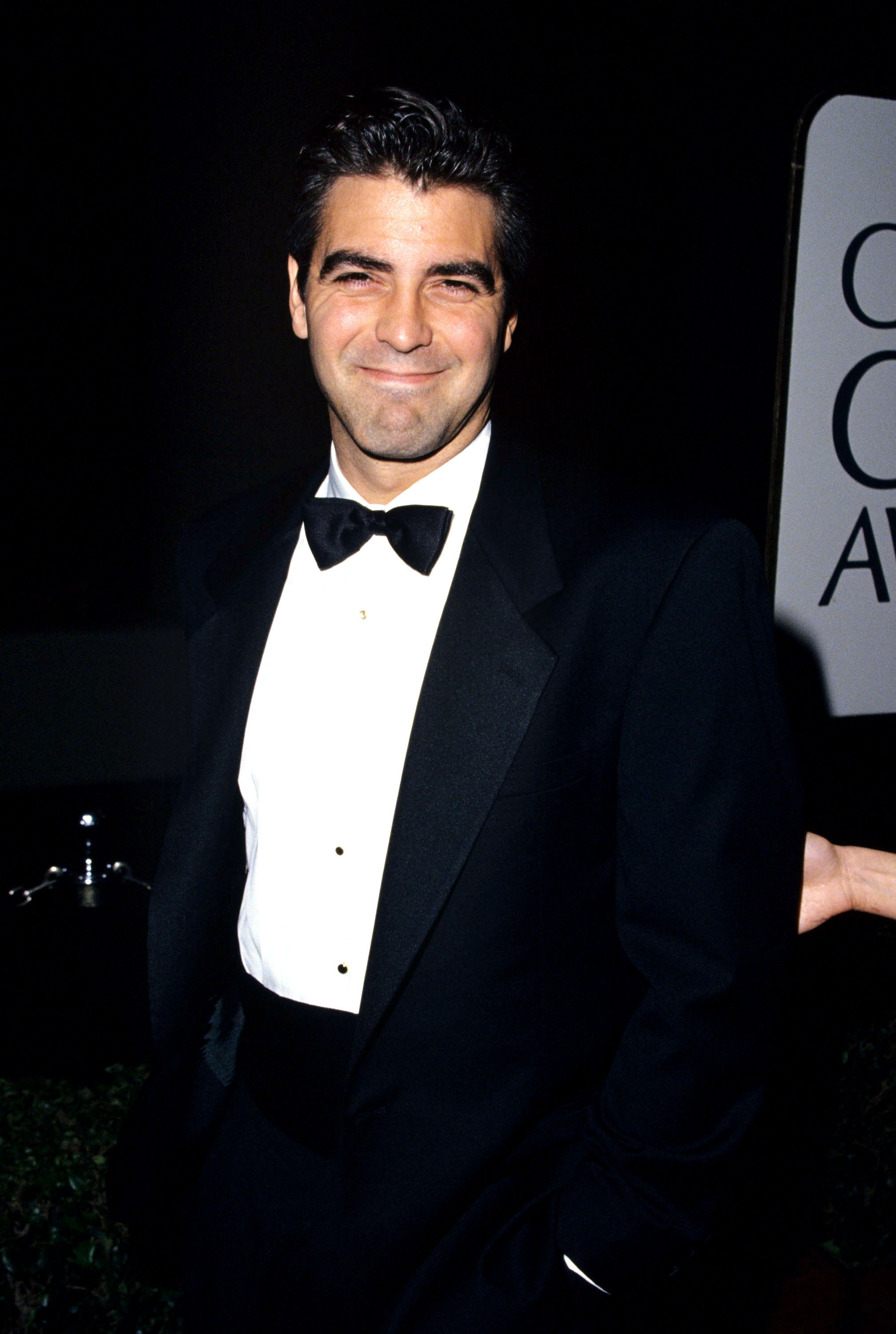 George Clooney aux Golden Globe Awards à l'hôtel Beverly Hilton de Beverly Hills, son ascension vers la célébrité battant son plein avec la série ER qui l'a fait connaître.