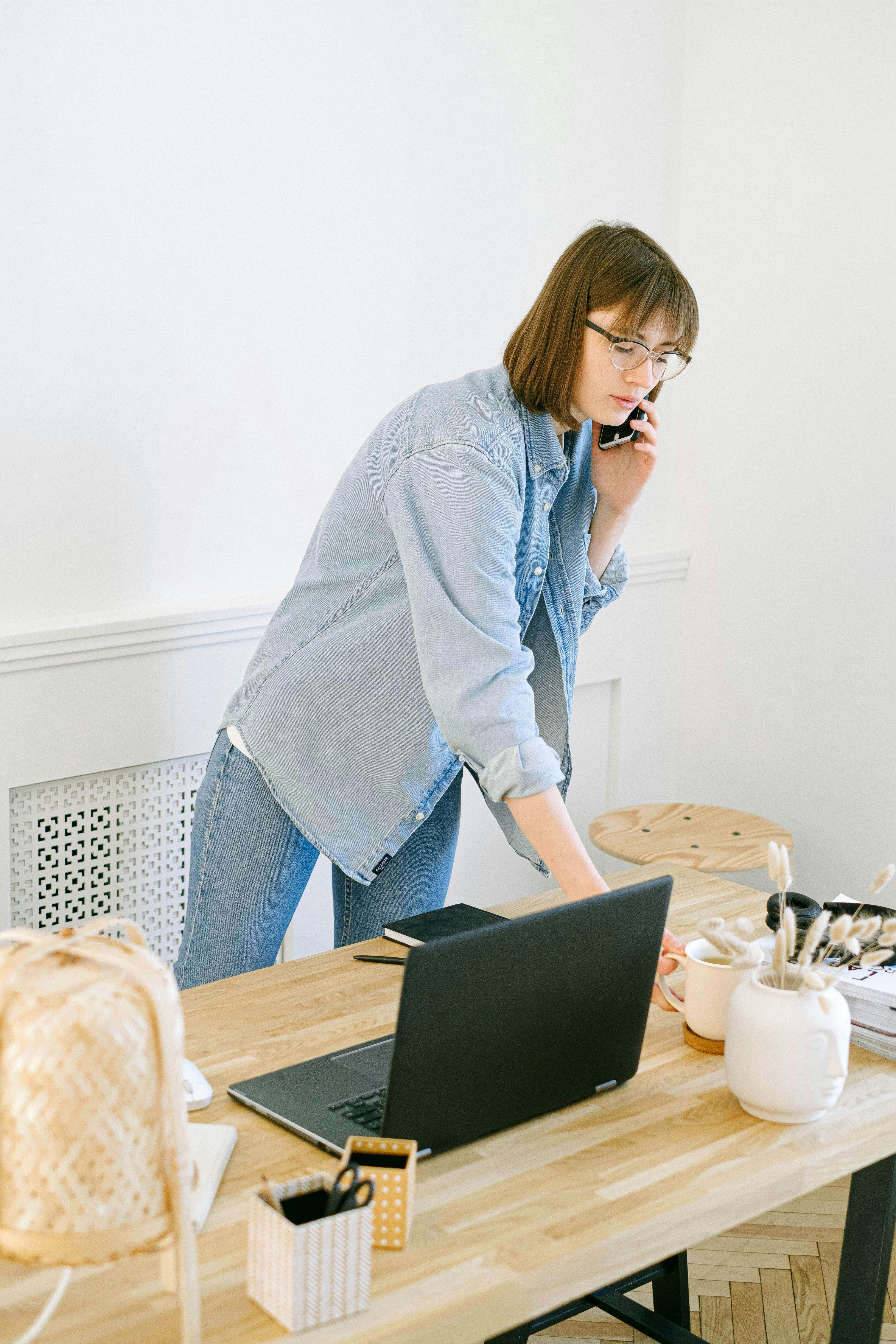 Femme parlant au téléphone | Source  : Pexels