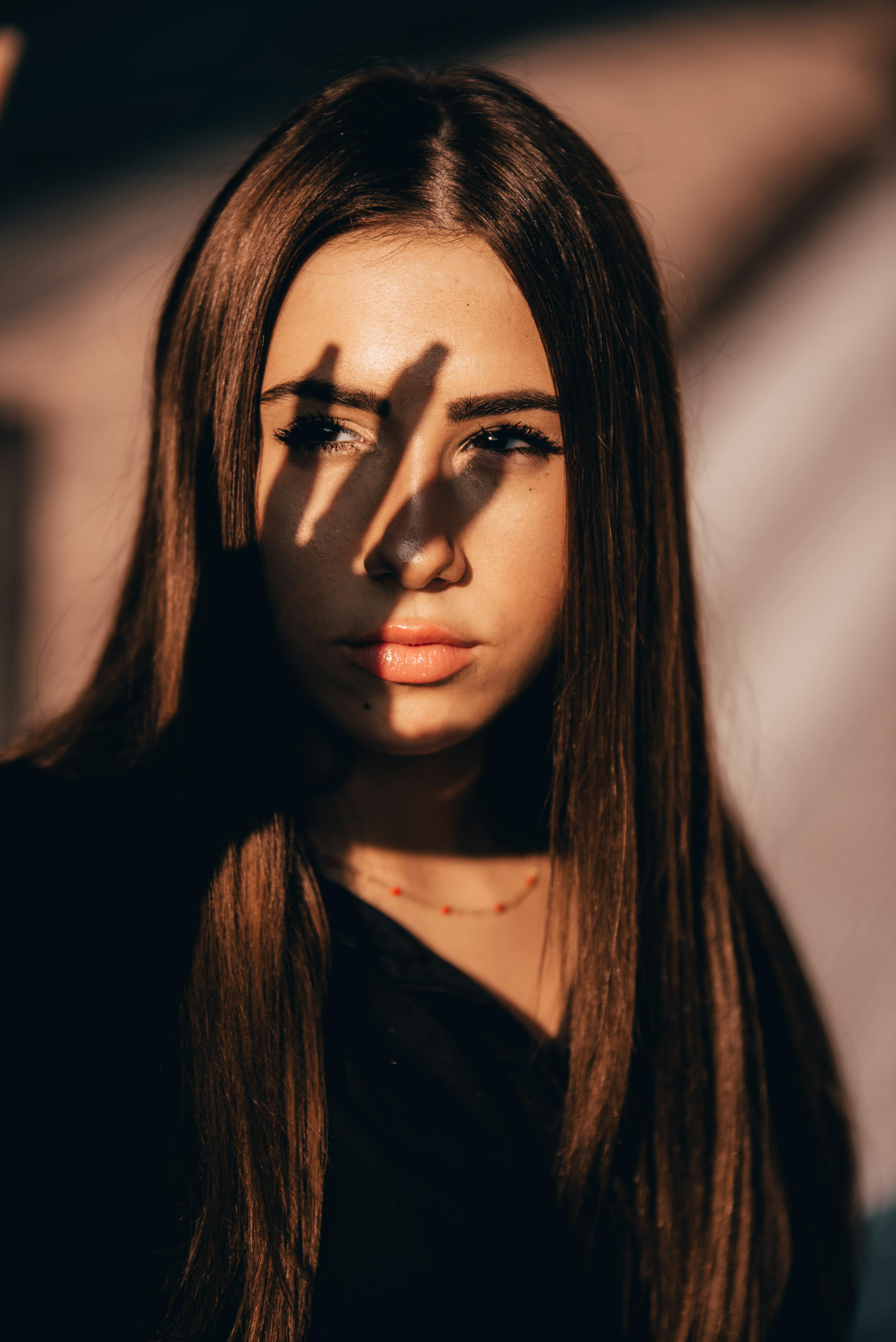 Une femme qui louche | Source : Pexels