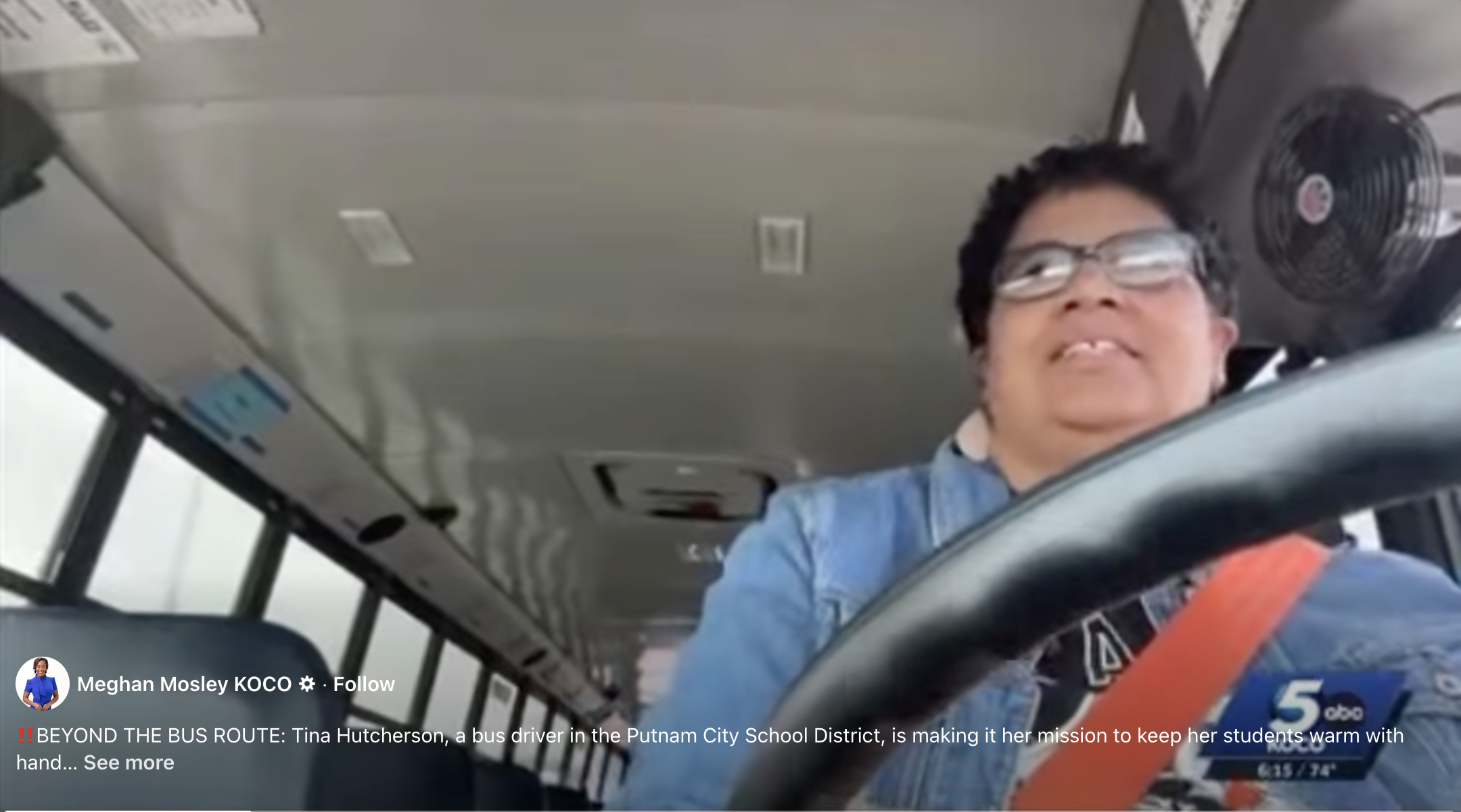 On voit Tina Hutcherson au volant du bus scolaire, en date du 19 novembre 2025 | Source : Facebook/meghanmosleykoco