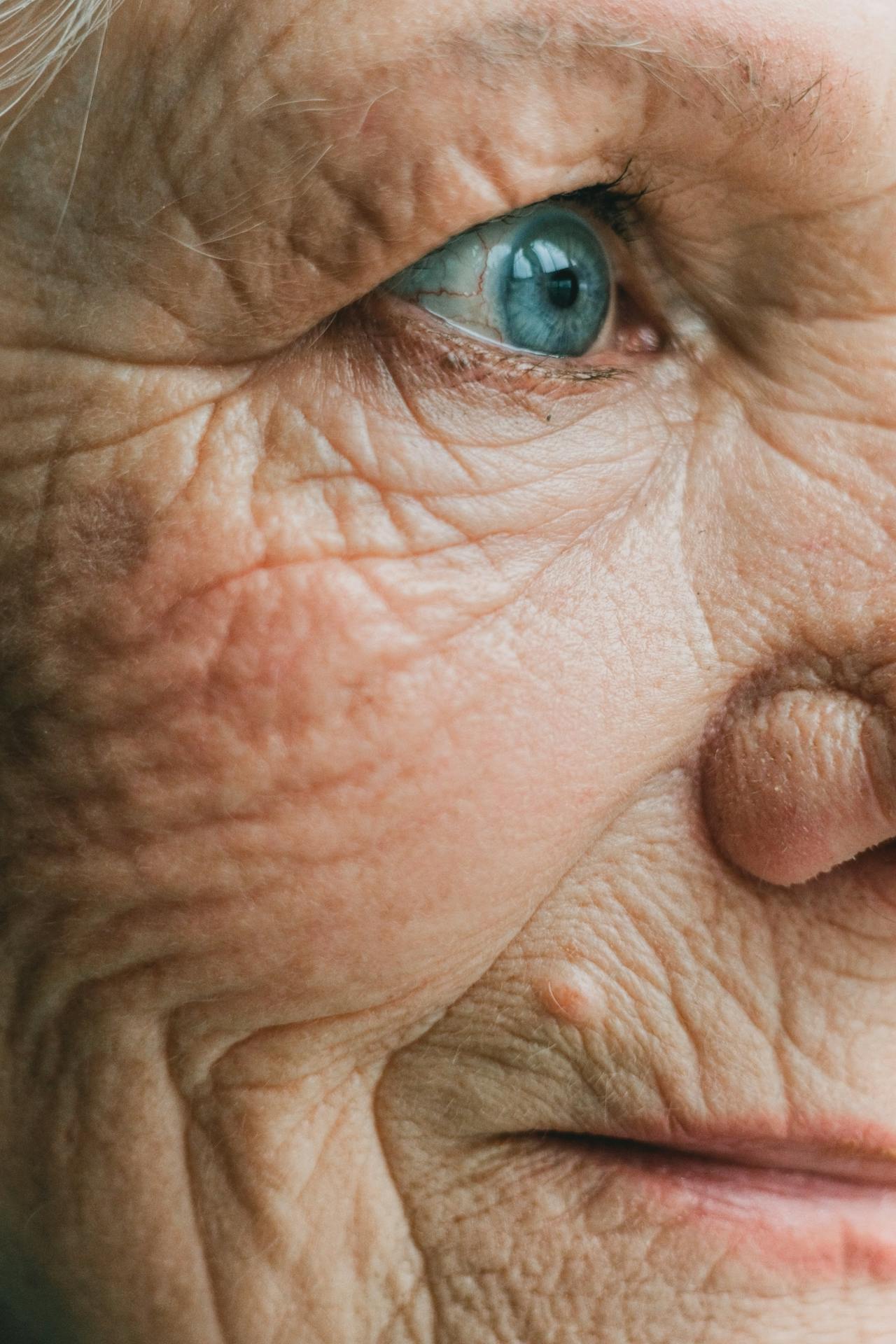 Une femme âgée émotive | Source : Pexels