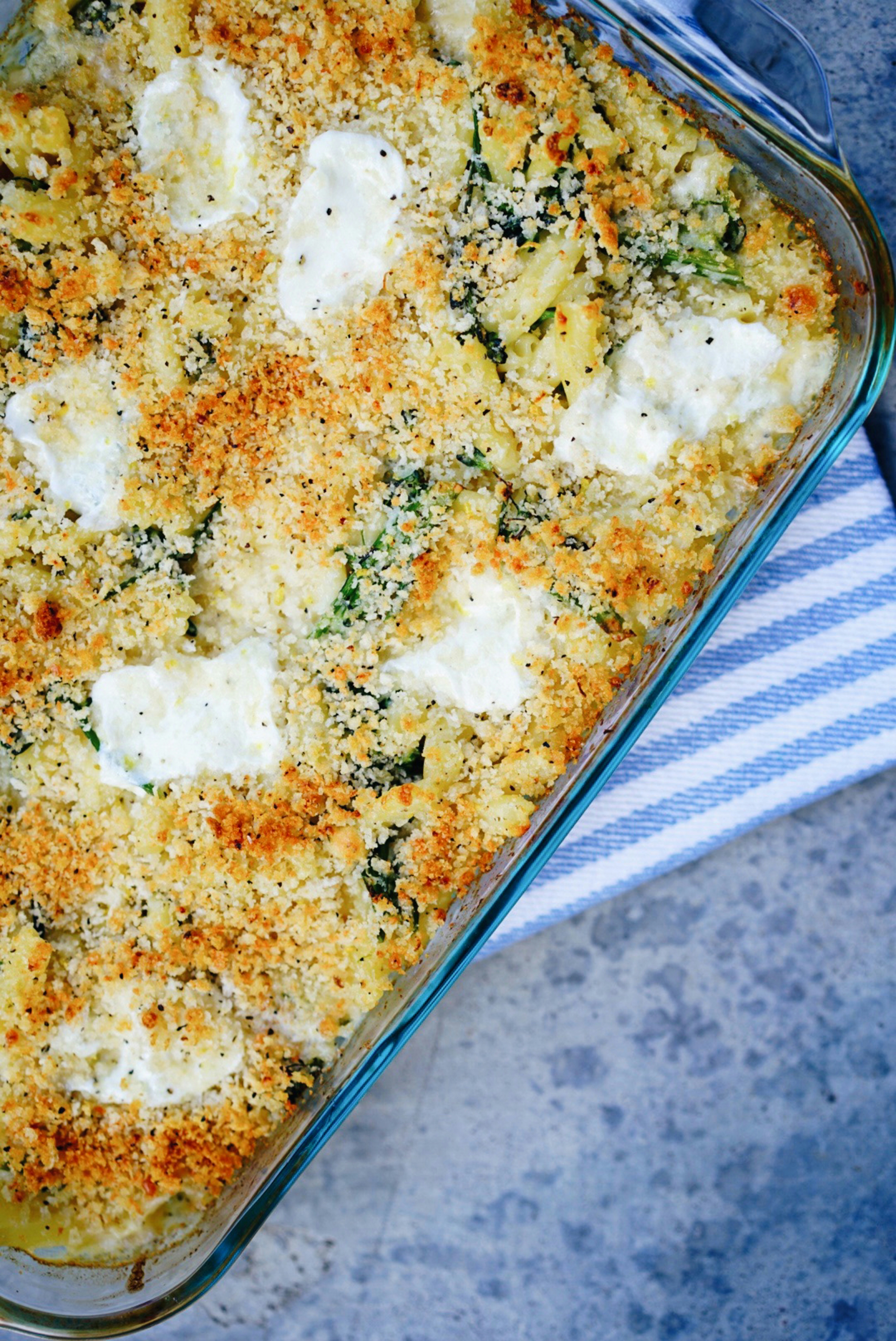 Une casserole de nourriture sur une table | Source : Unsplash