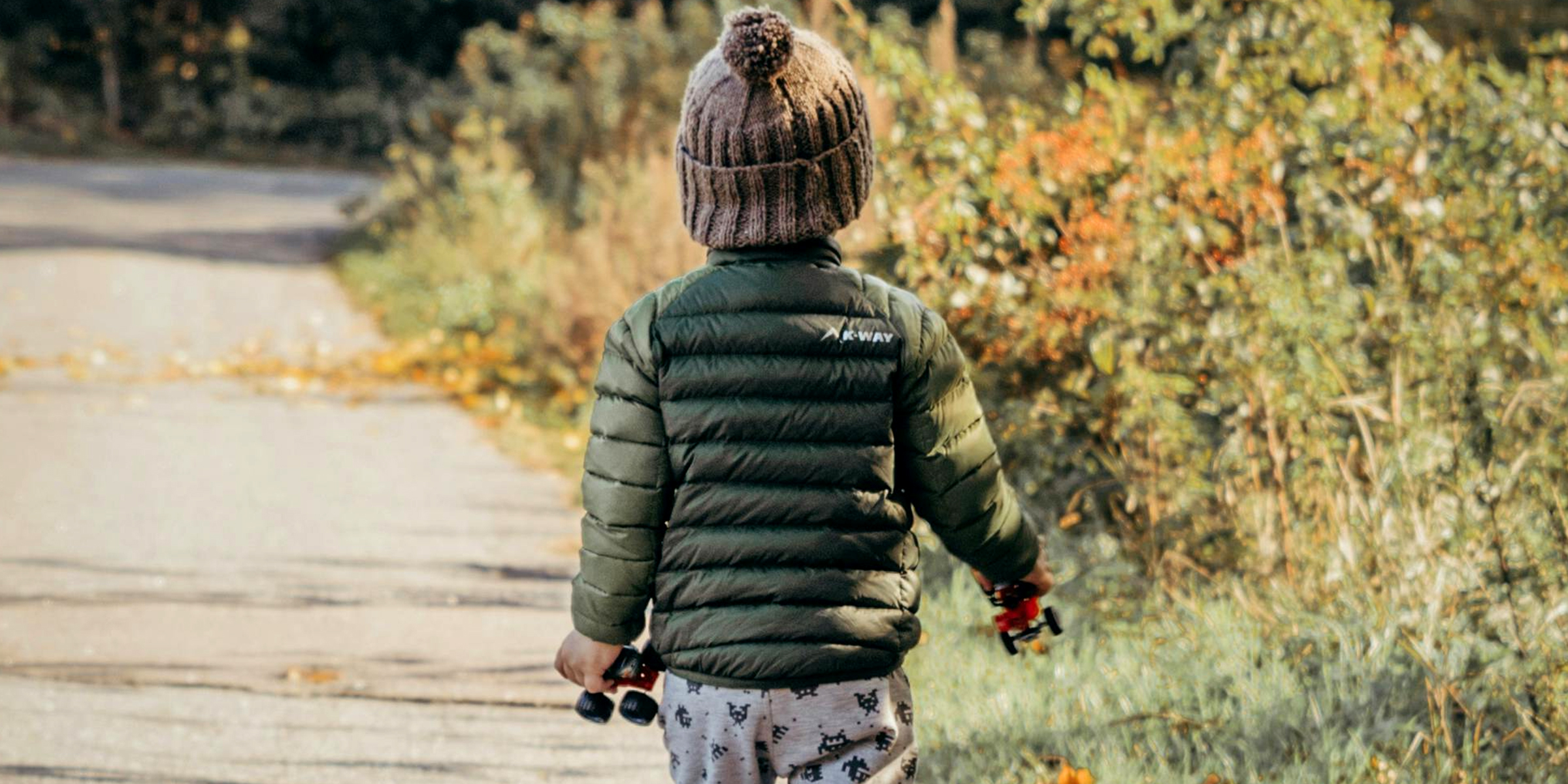 Le dos d'un petit garçon | Source : Pexels