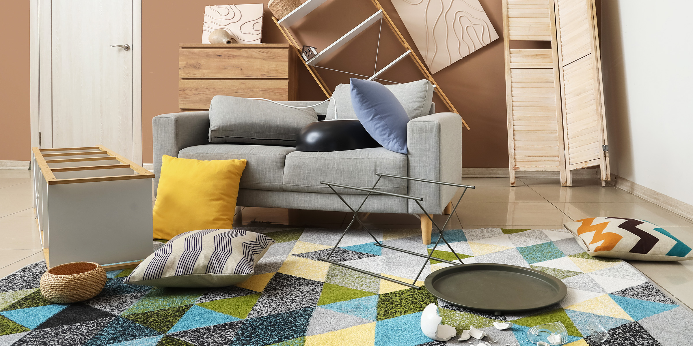 Un salon en désordre | Source : Shutterstock