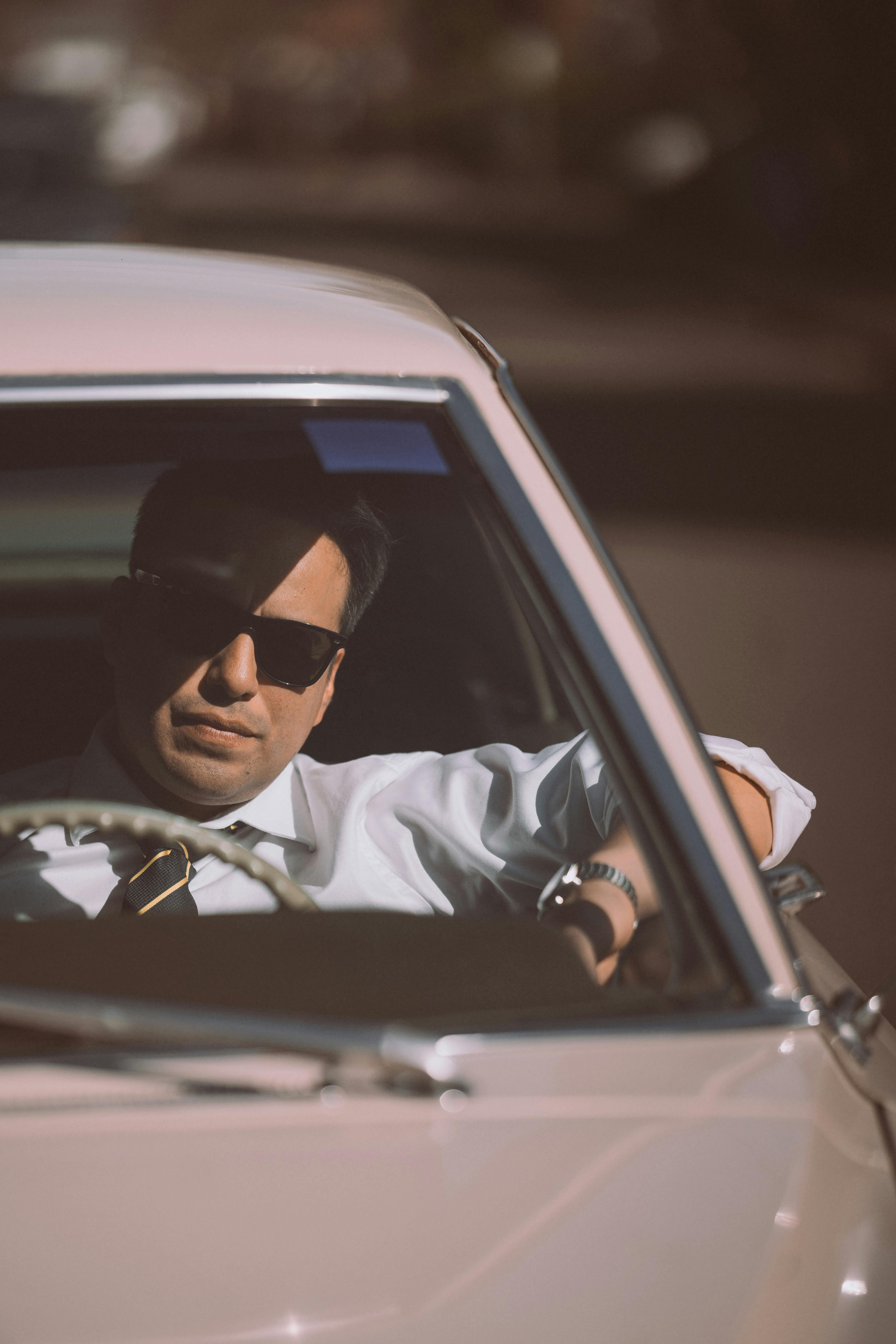 Un homme dans une voiture | Source : Pexels