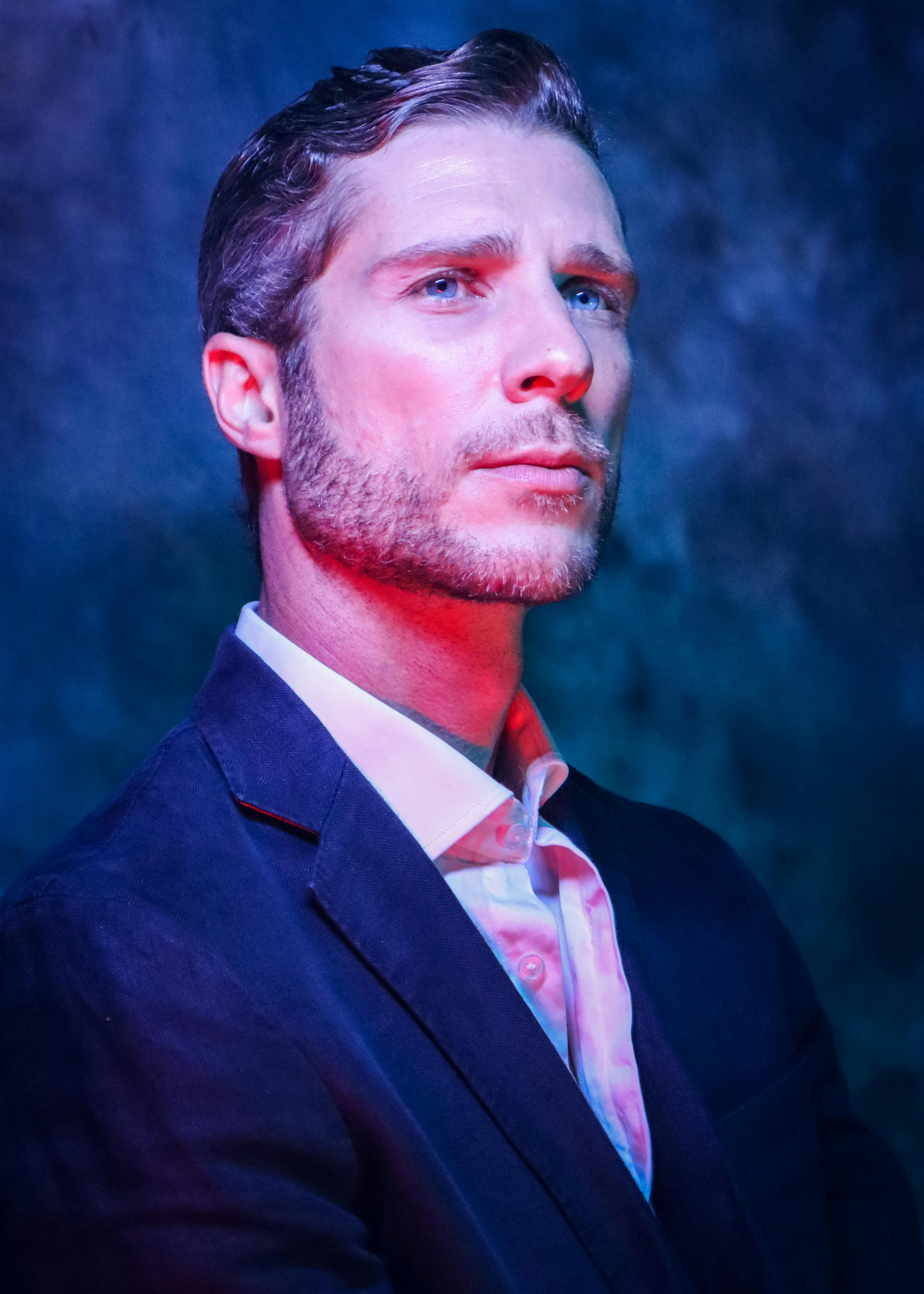 Un homme sérieux | Source : Pexels