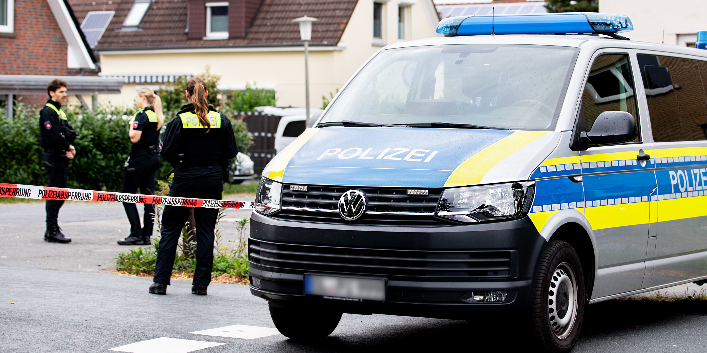 Voiture de police sur les lieux du crime à Oldenburg | Source : Getty Images