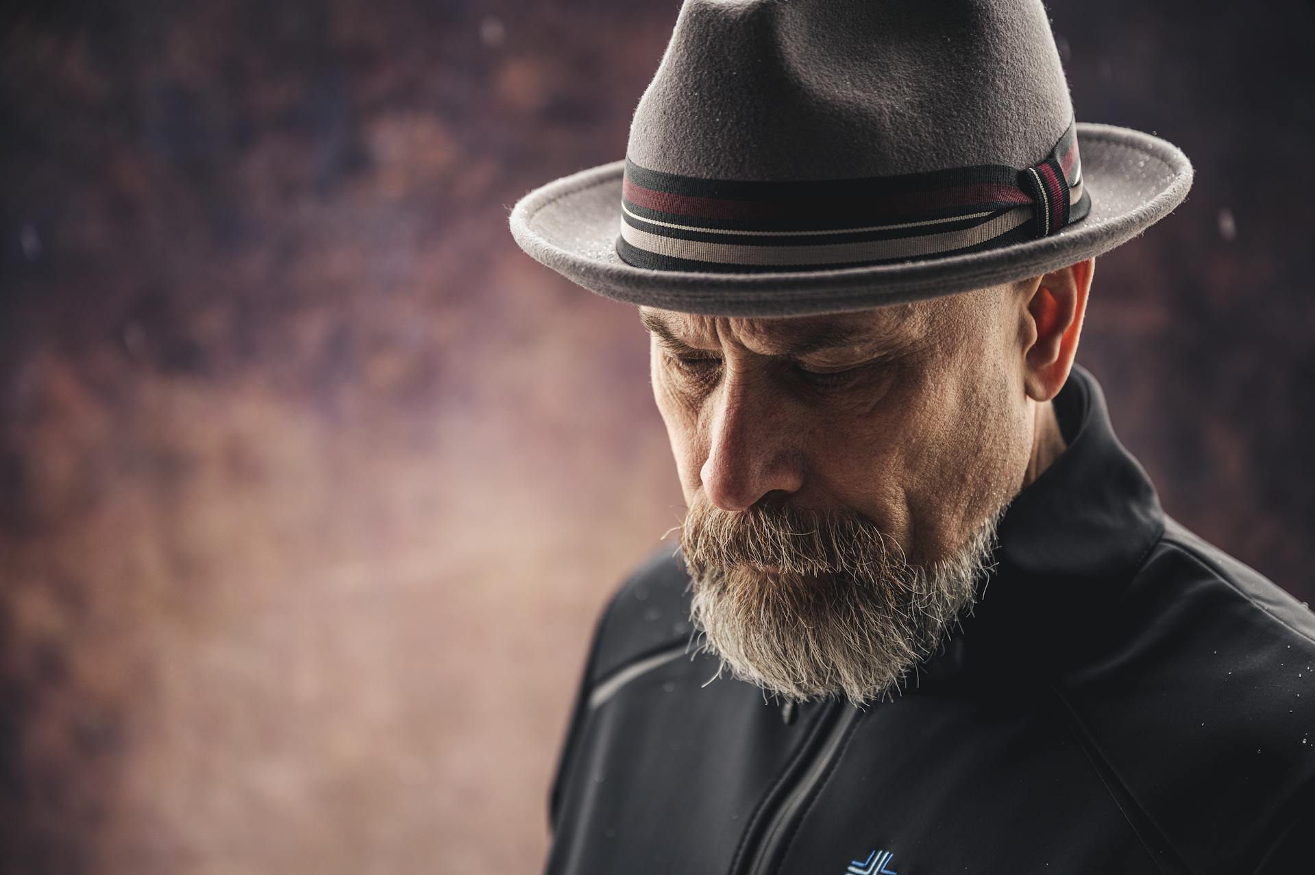 Un homme âgé et sévère | Source : Pexels