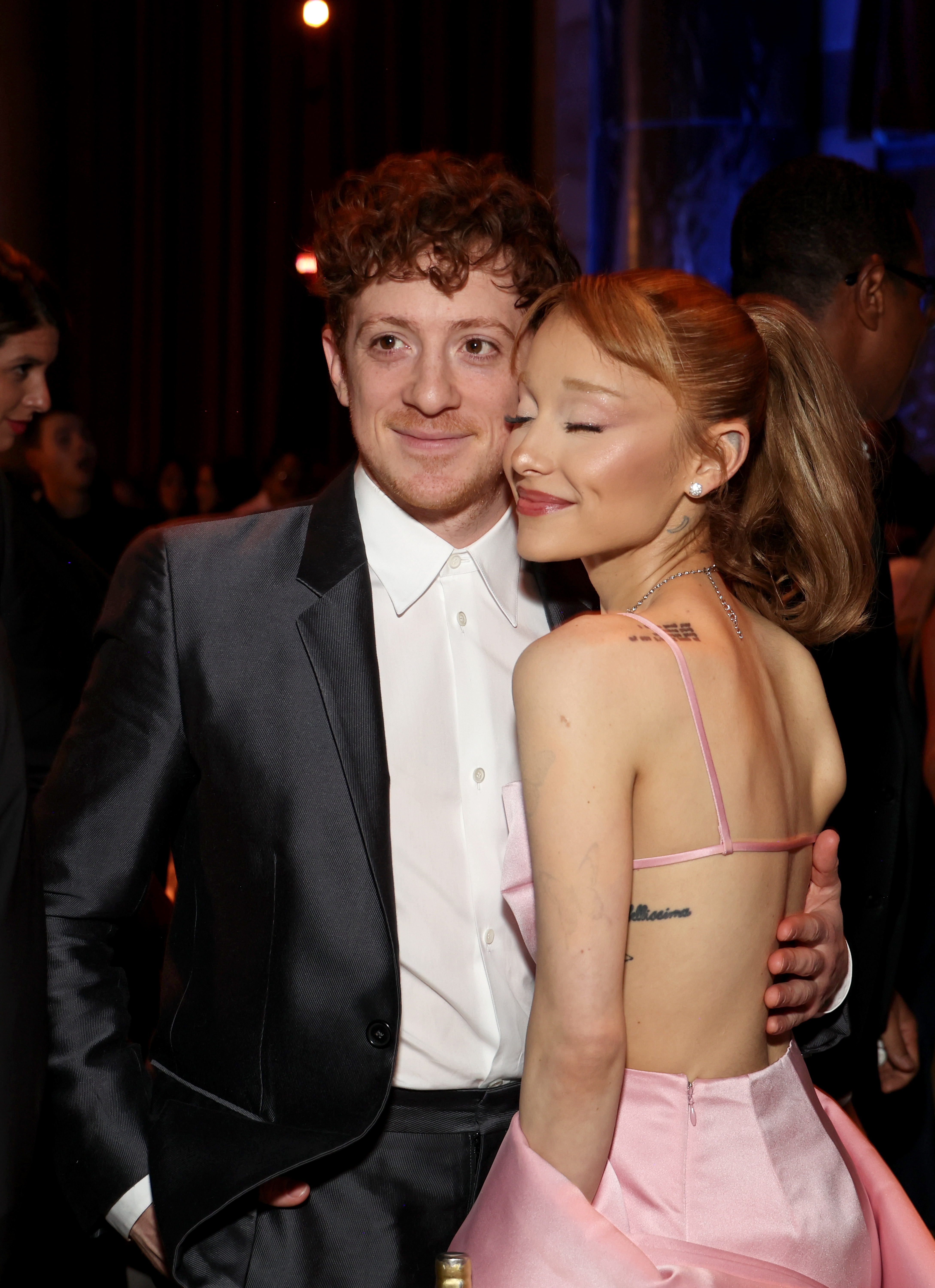 Ethan Slater et Ariana Grande lors du gala annuel de remise des prix du National Board of Review, le 7 janvier 2025, à New York. | Source : Getty Images