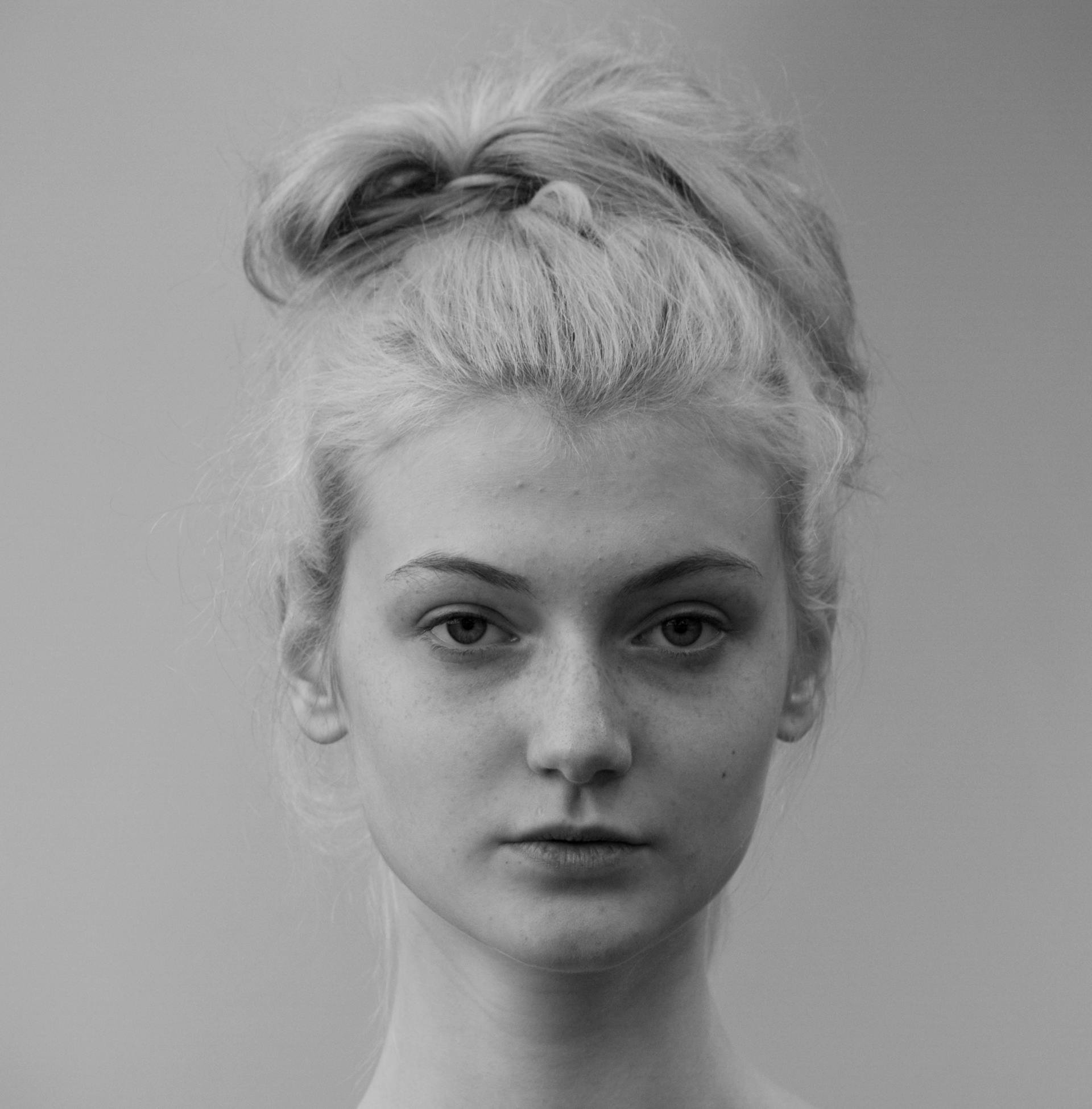 Une femme sérieuse | Source : Pexels