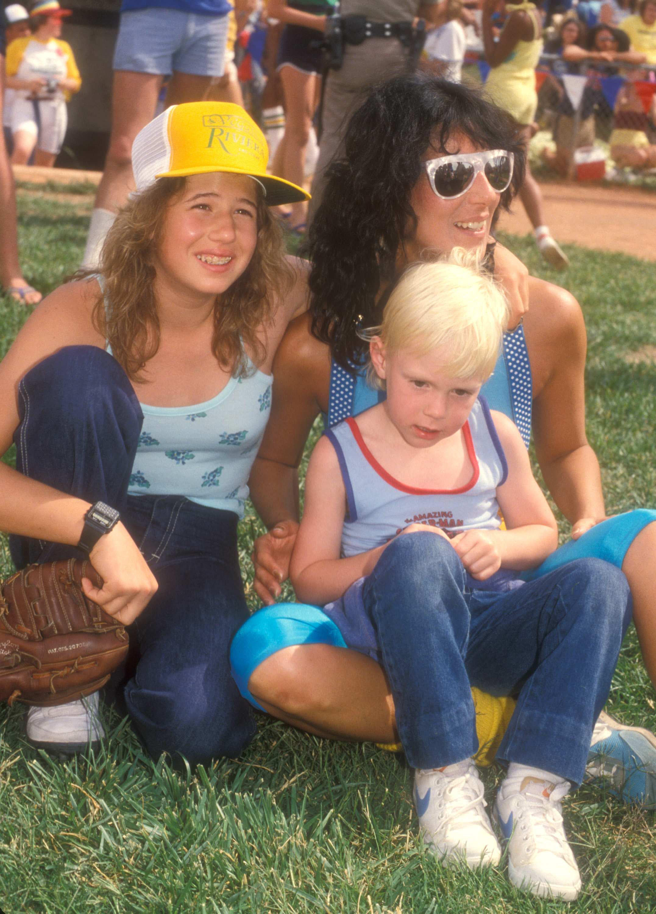 Chastity Bono, Cher et Elijah Blue Allman à Las Vegas, Nevada, le 31 mai 1981. | Source : Getty Images