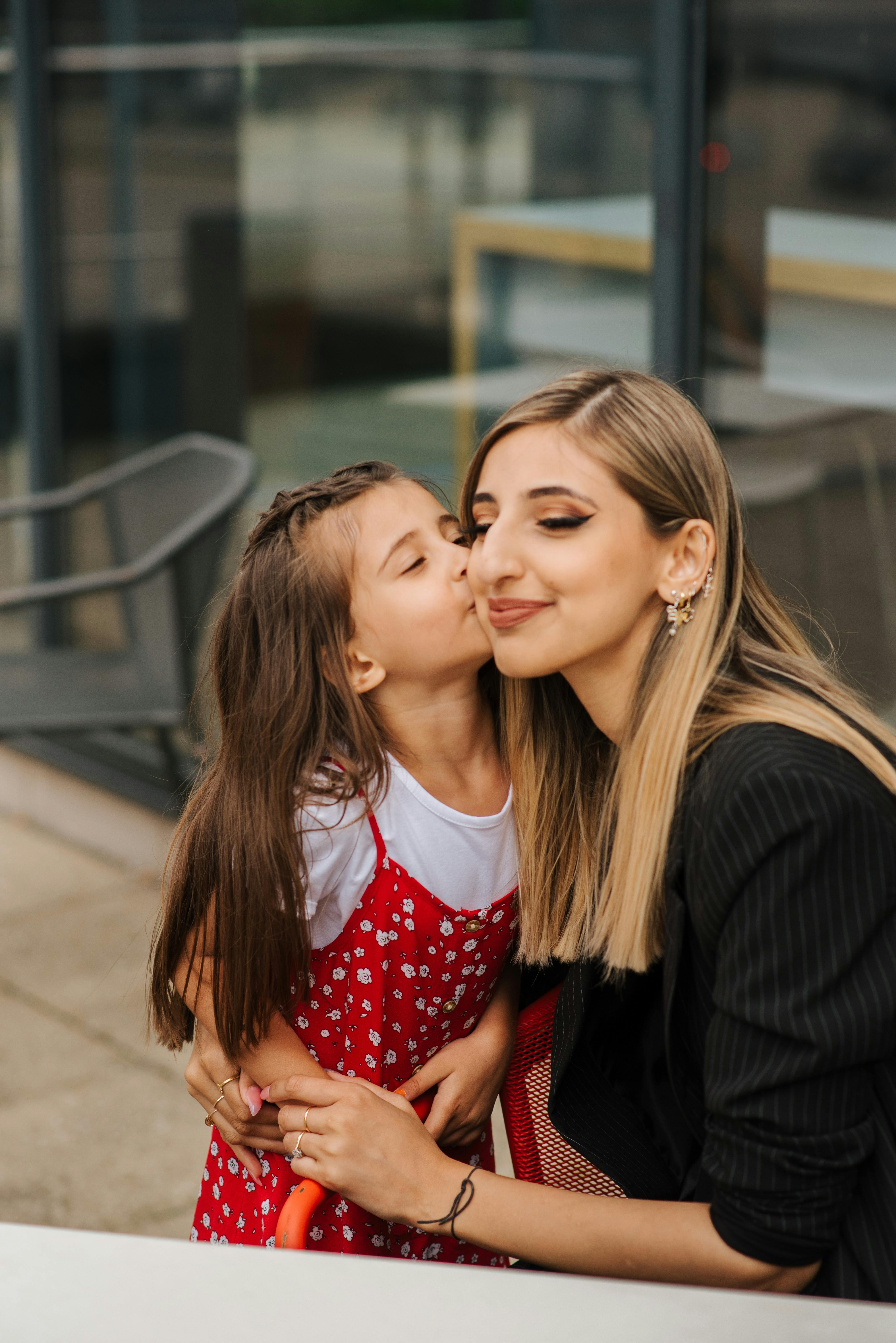 Une mère et sa fille heureuses de se retrouver | Source : Pexels