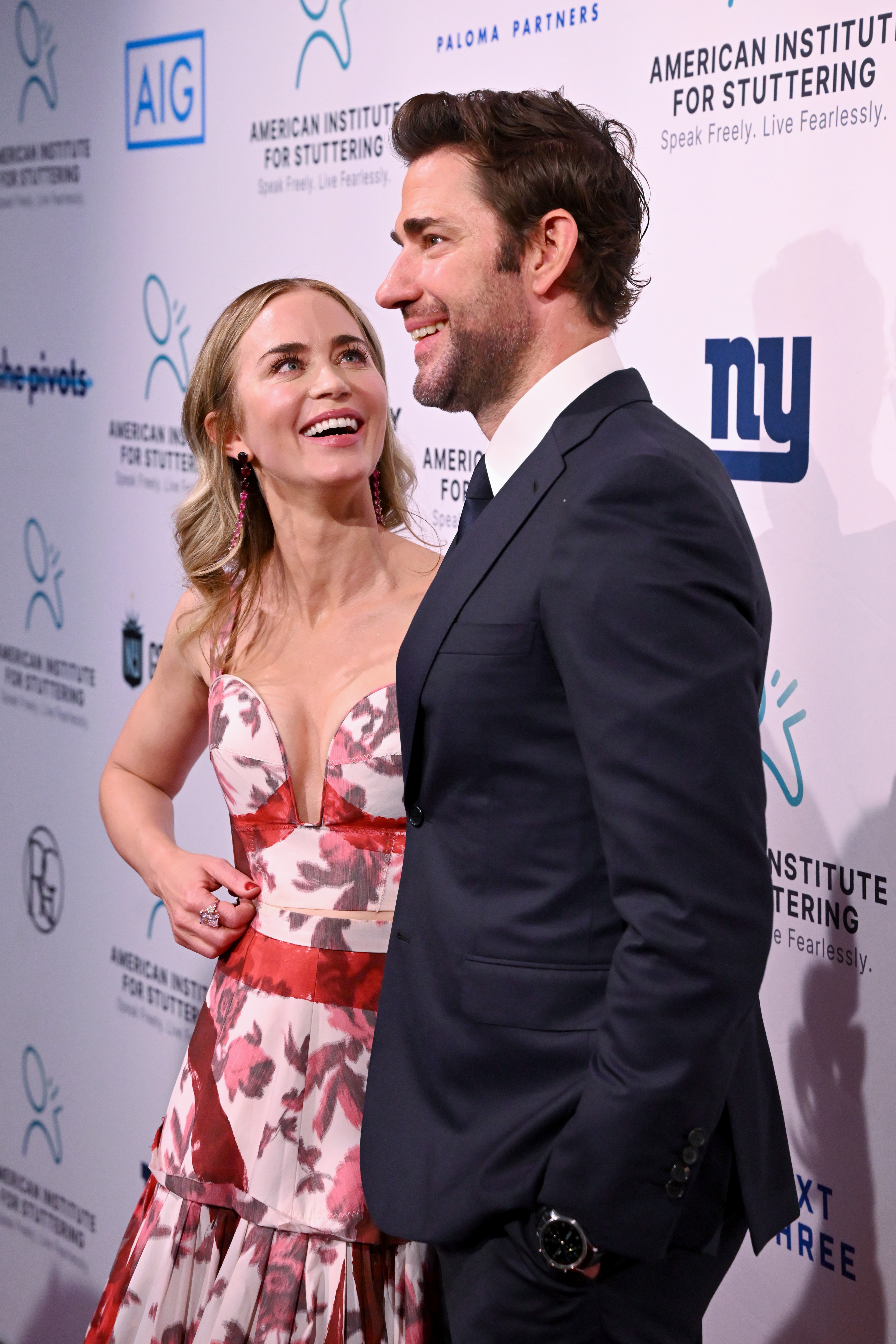 Emily Blunt et John Krasinski lors du 18e gala annuel de l'Institut américain pour le bégaiement, le 16 septembre 2024, à New York. | Source : Getty Images
