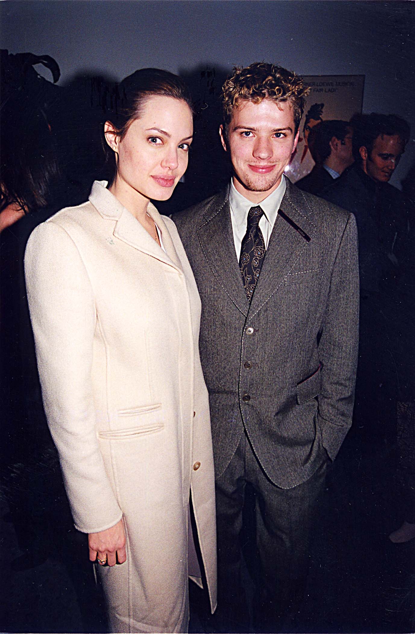 Angelina Jolie et l'acteur lors de la première de « La Carte du cœur », 1998 | Source : Getty Images