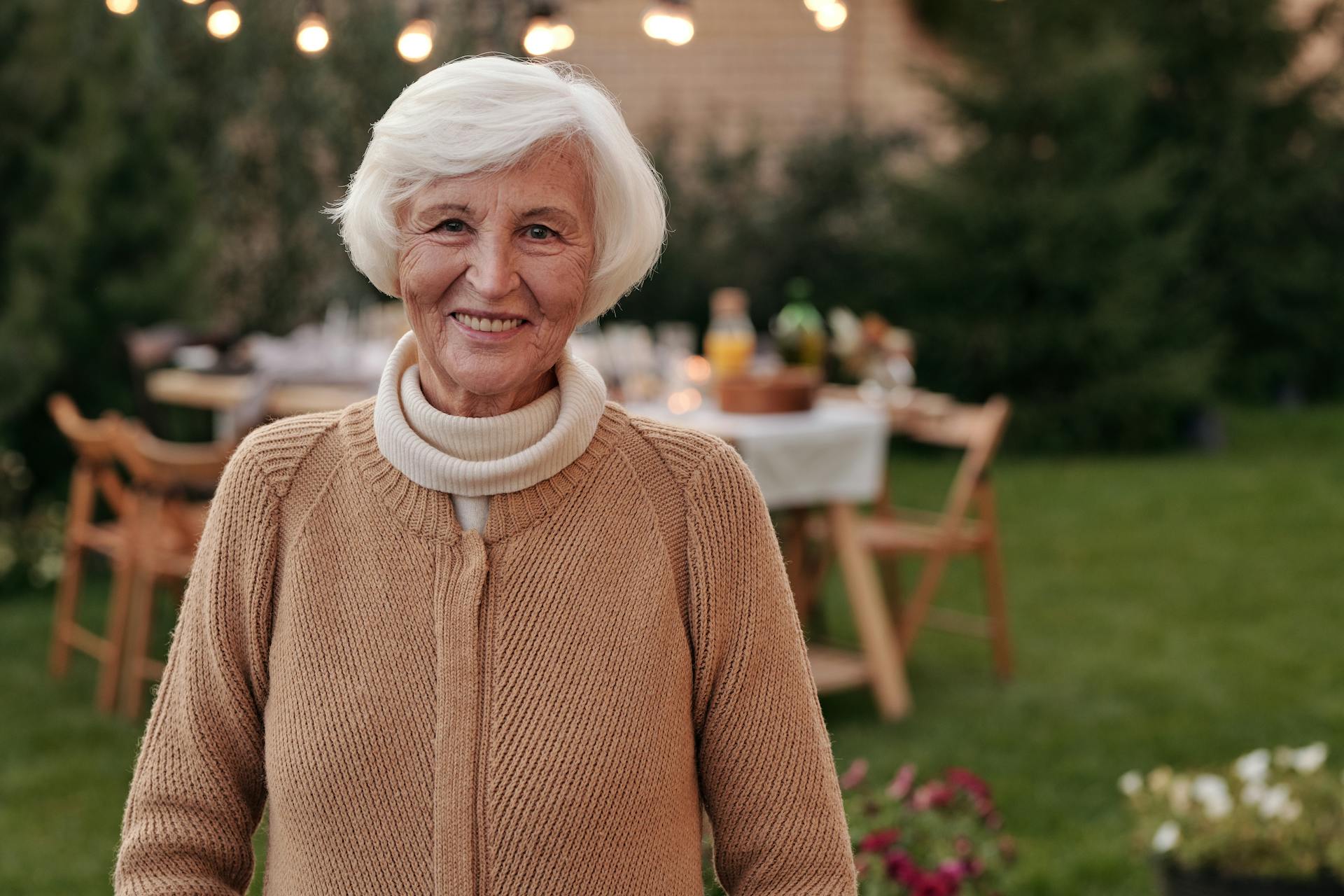 Une femme âgée qui sourit | Source : Pexels