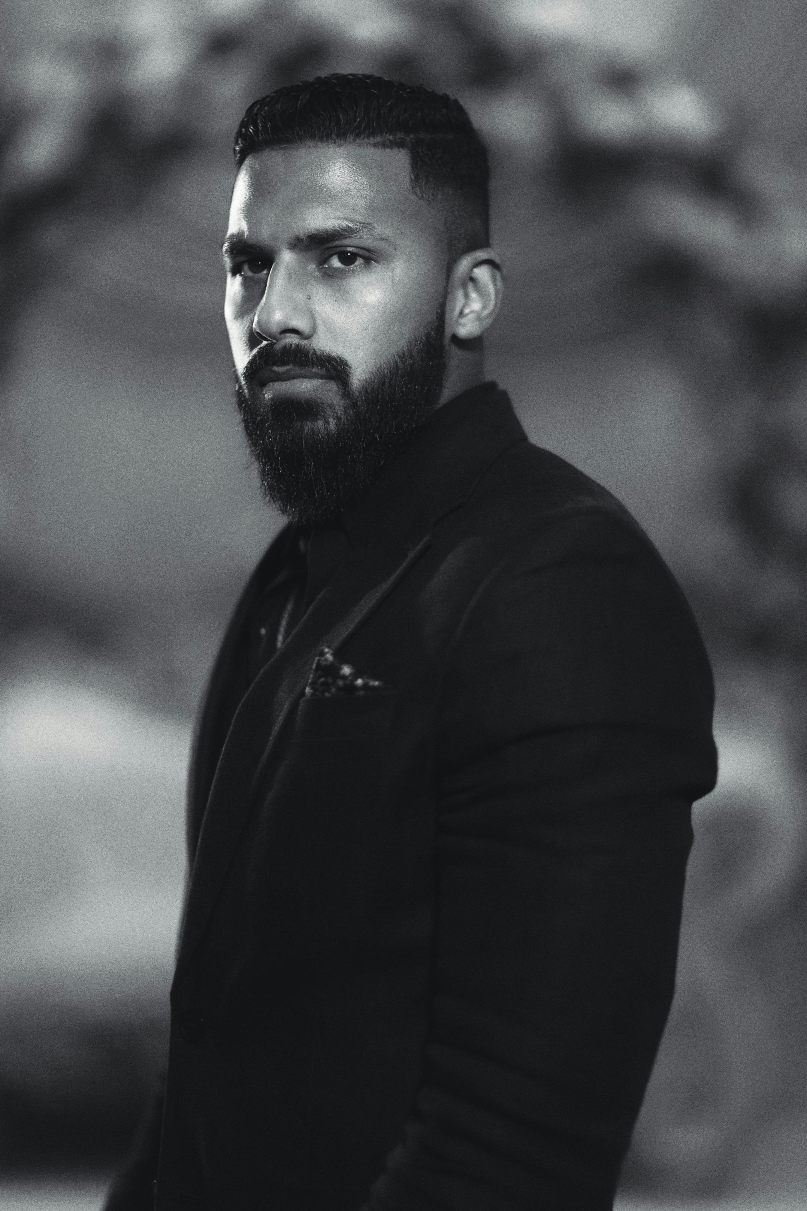 Un homme sérieux | Source : Pexels