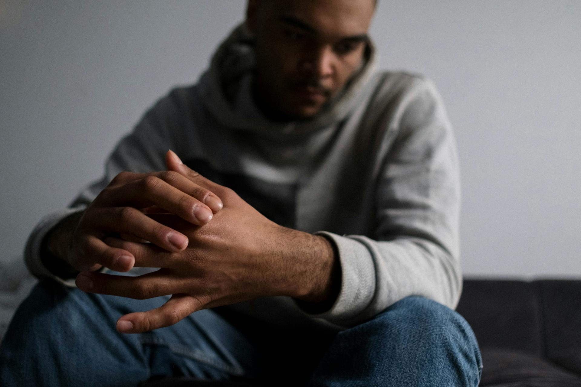 Un homme qui a l'air d'avoir des remords | Source : Pexels