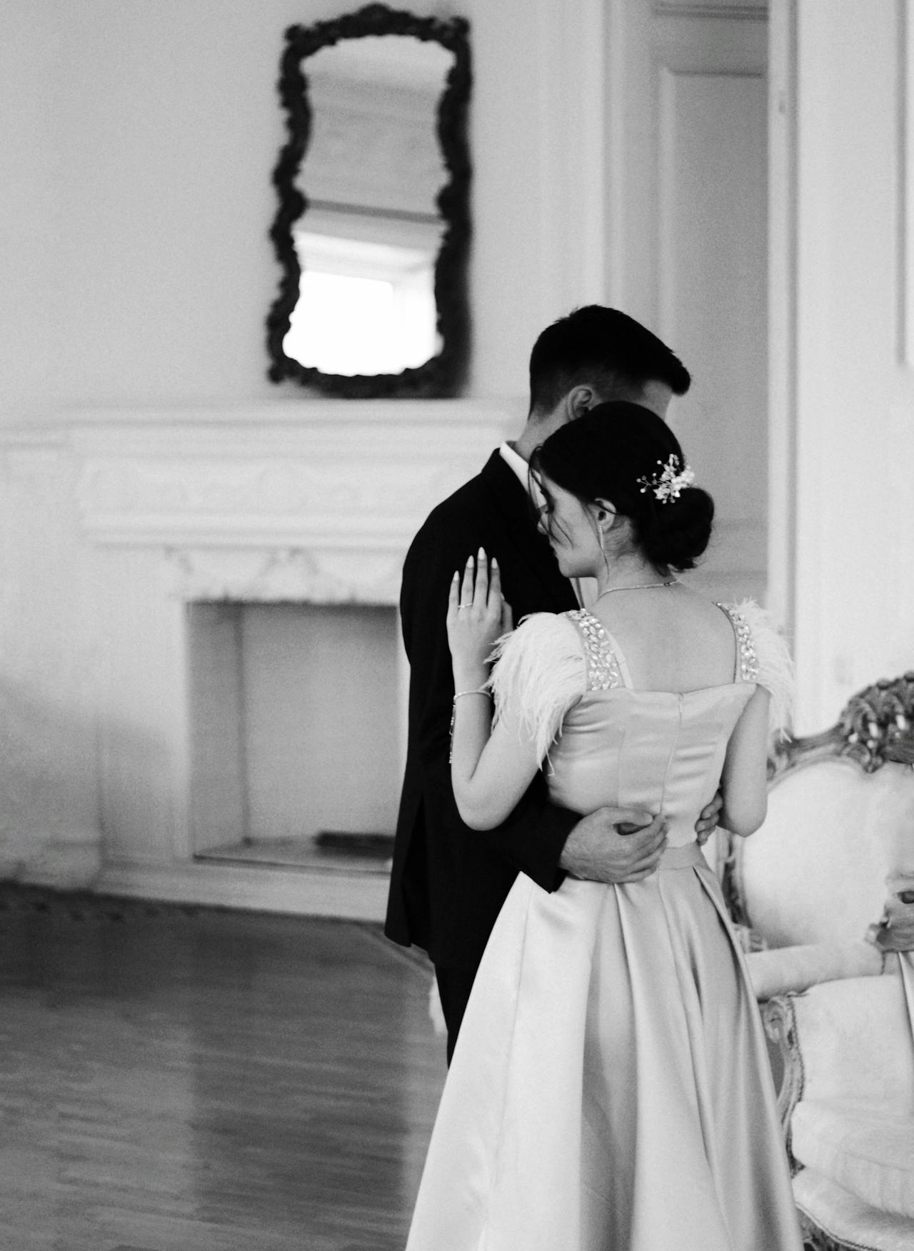 Une mariée et un marié qui dansent | Source : Pexels