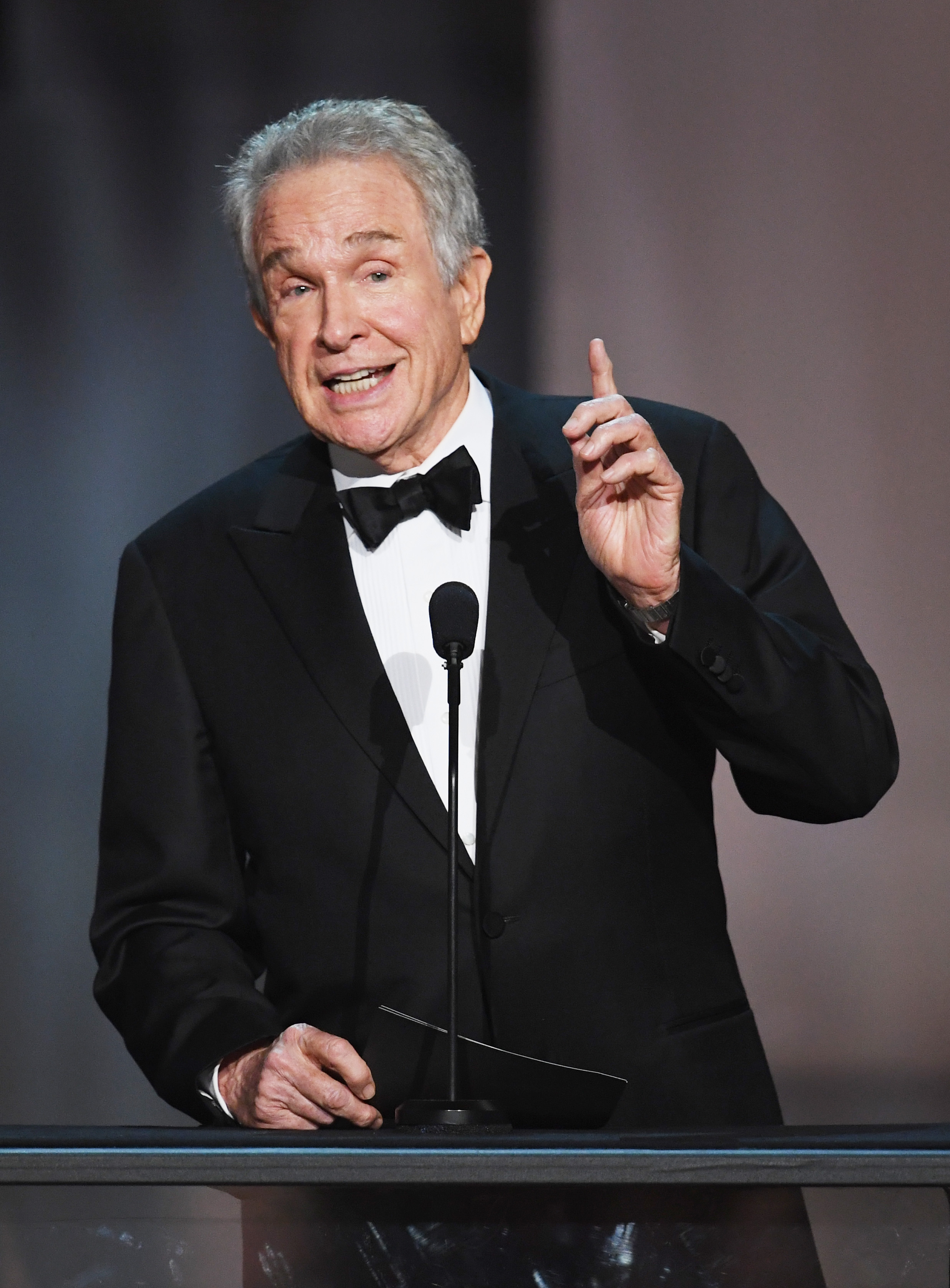 Warren Beatty sur scène lors de la 90e cérémonie des Oscars au Dolby Theatre du Hollywood & Highland Center, le 4 mars 2018 | Source : Getty Images