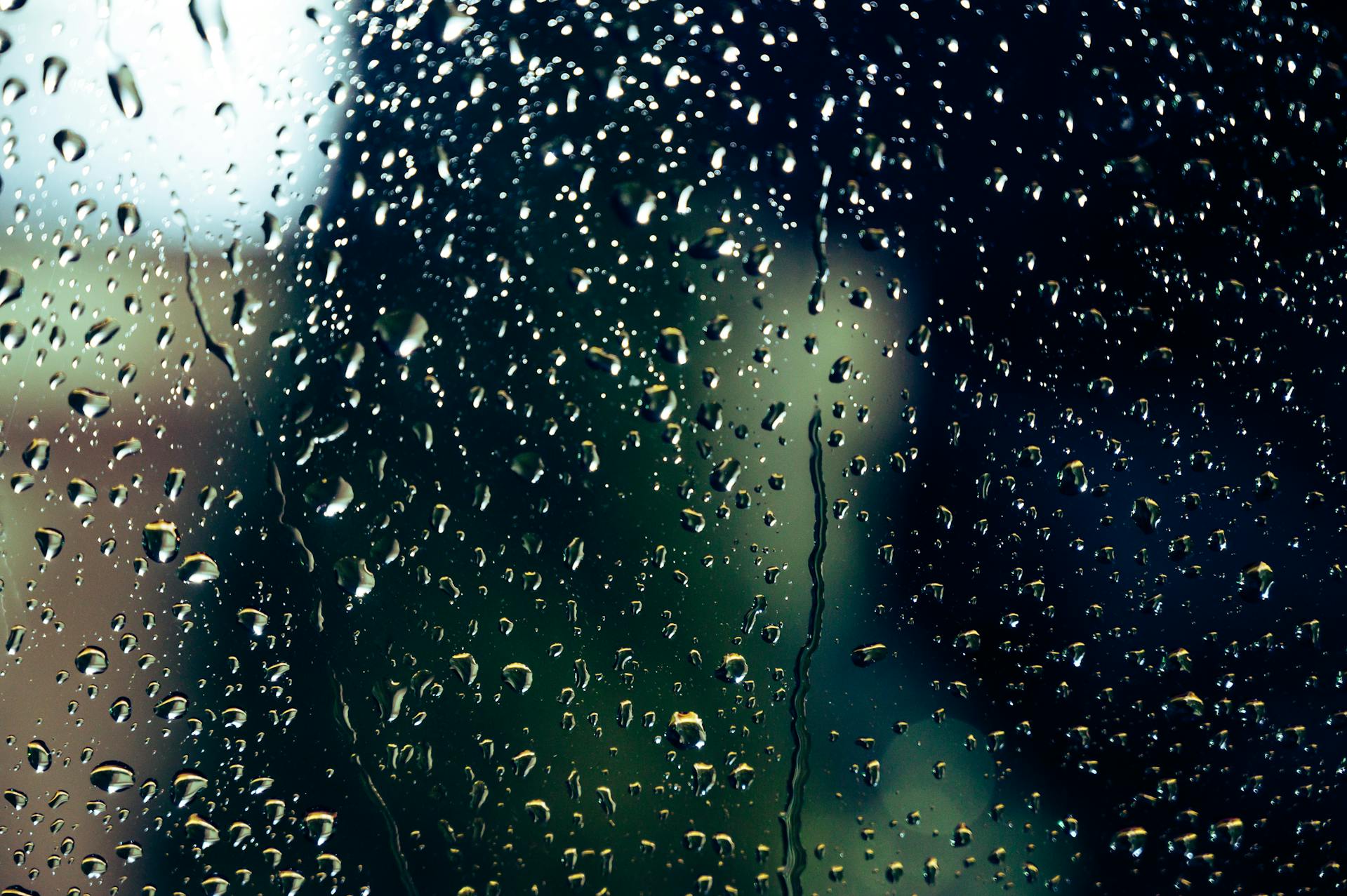 Gouttes d'eau sur une fenêtre | Source : Pexels
