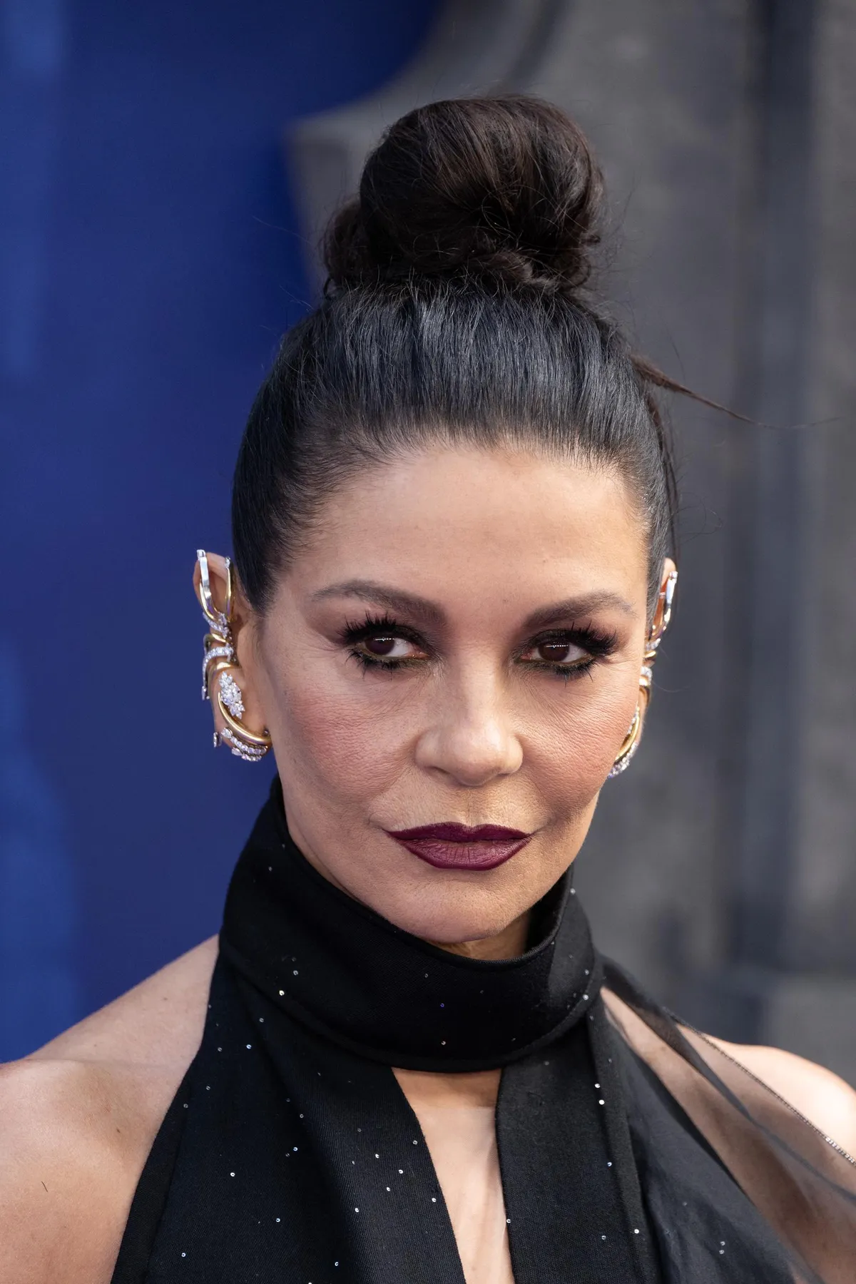 Le maquillage audacieux de Catherine Zeta-Jones pour la première de la saison 2 de "Mercredi" le 30 juillet 2025 à Londres, en Angleterre.