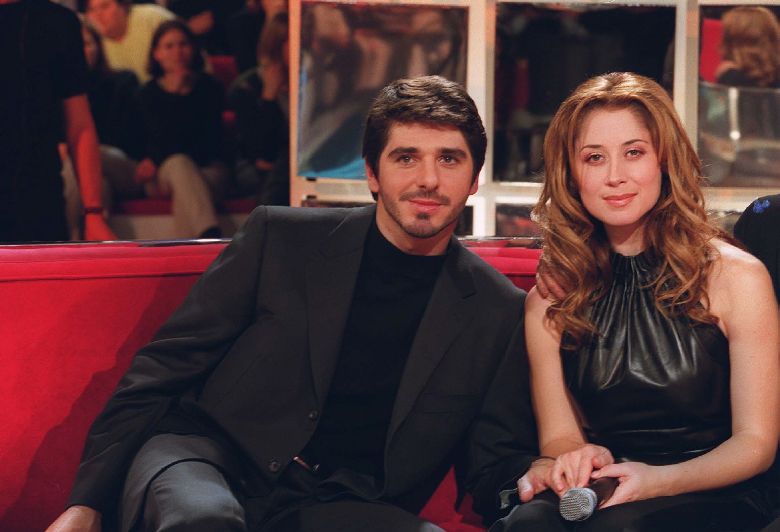Portrait du chanteur Patrick Fiori et de la chanteuse Lara Fabian lors de l'émission de télévision "Vivement dimanche" I Source : Getty Images