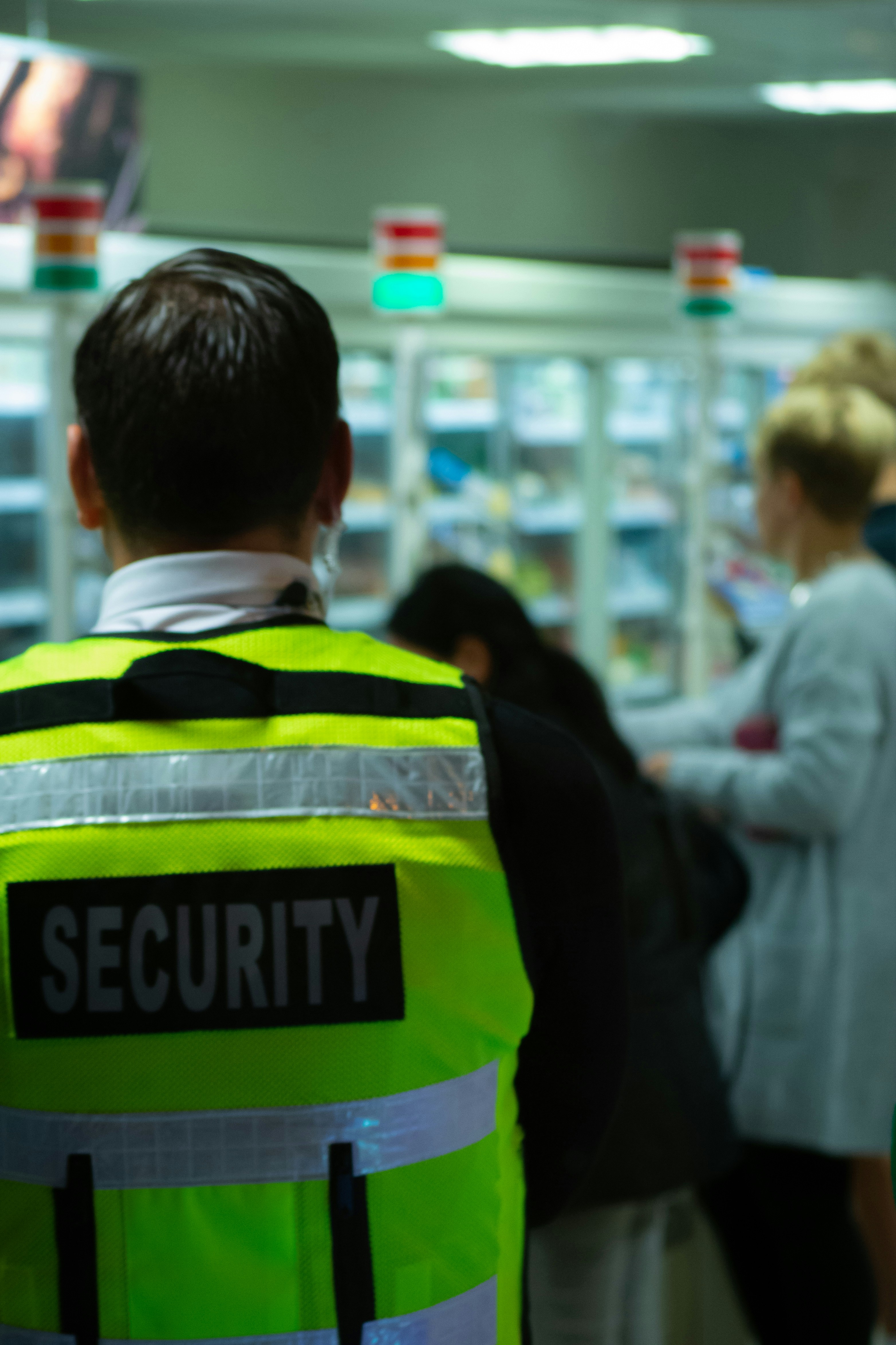 Un homme portant une veste de sécurité | Source : Unsplash