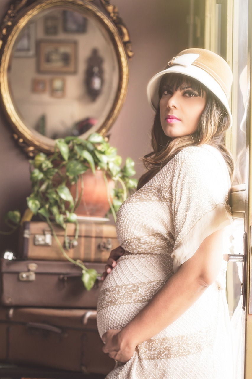 Une femme enceinte qui pose pour une photo | Source : Pixabay