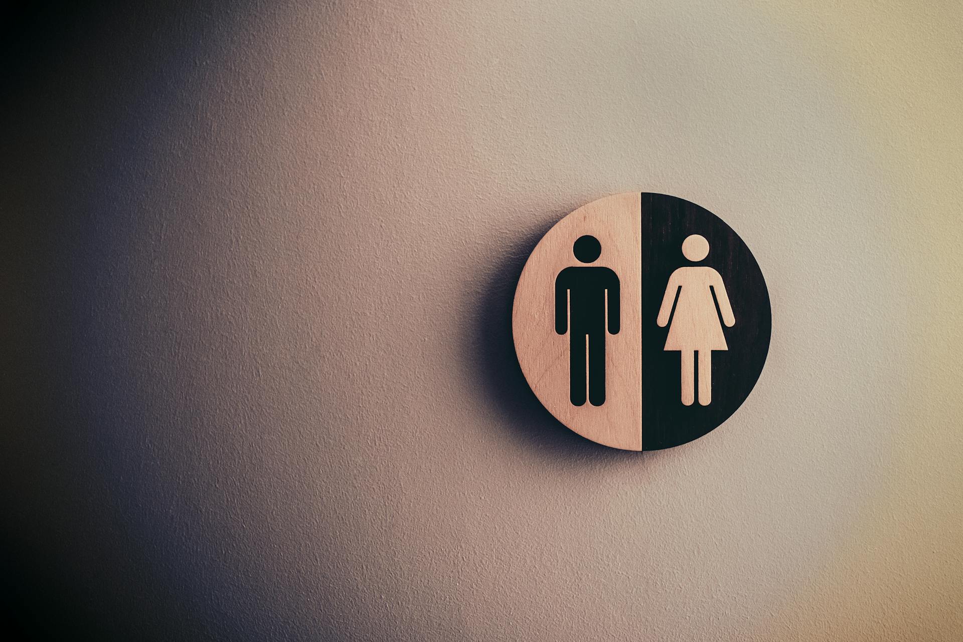 Un pictogramme indiquant les toilettes | Source : Pexels