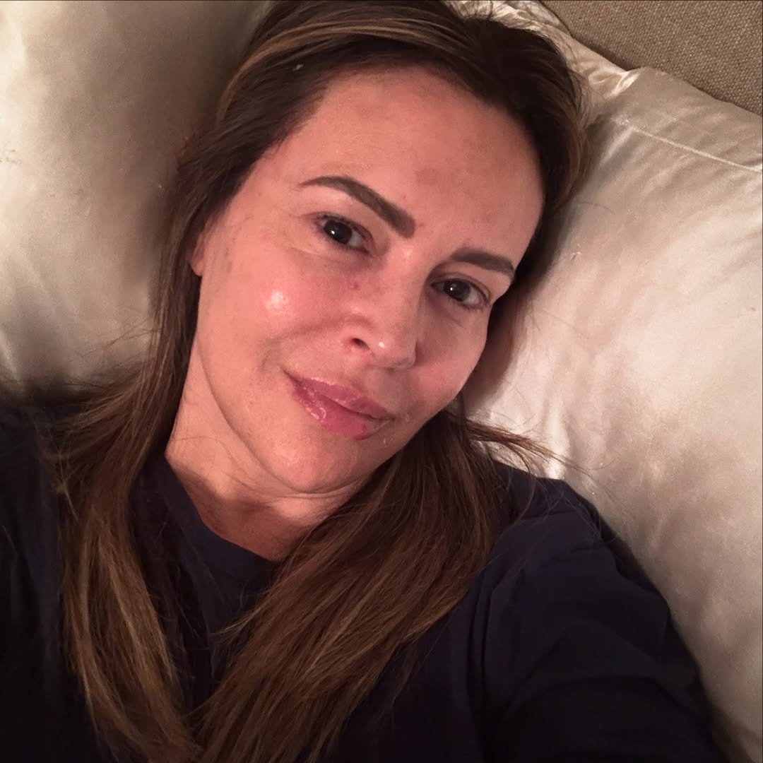Alyssa Milano poste une photo sans maquillage et sans filtre, datée du 19 décembre 2024 | Instagram/milano_alyssa.