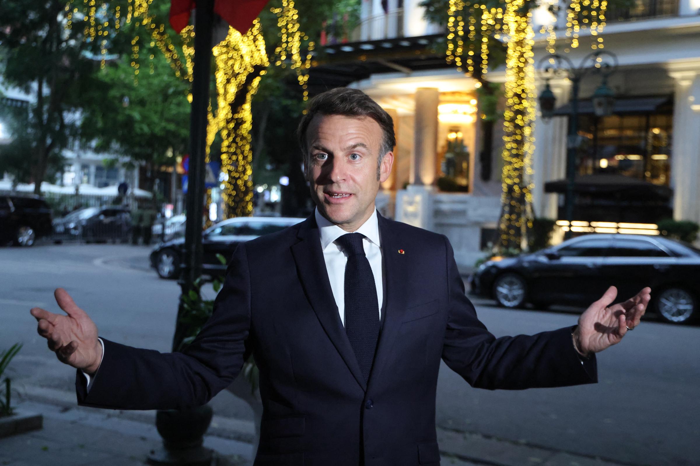 Emmanuel Macron lors d'une déclaration à la presse à Hanoï, au Vietnam, le 26 mai 2025. | Source : Getty Images