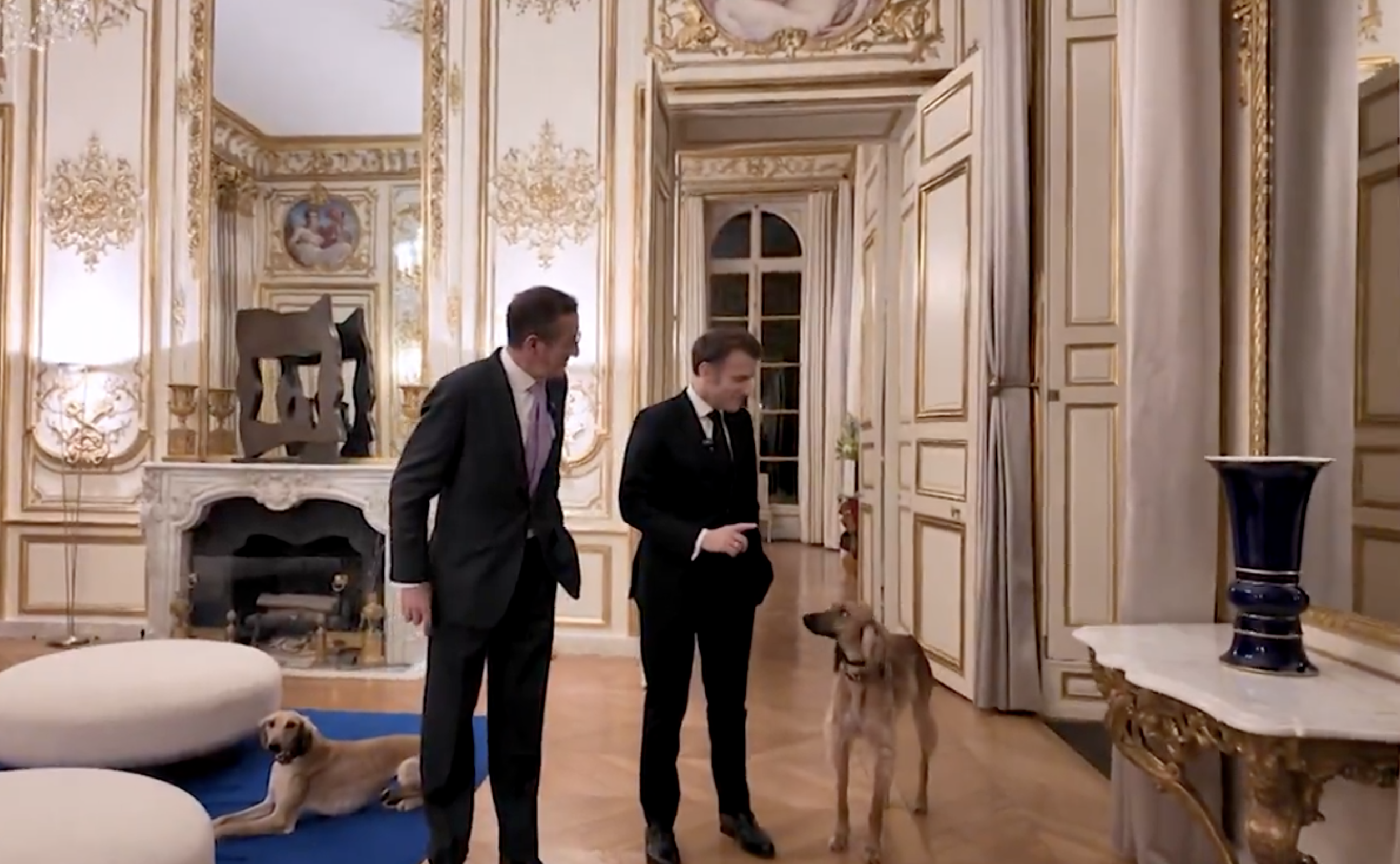 Emmanuel Macron et Richard Quest | Source : capture x.com/CNNFrancePR