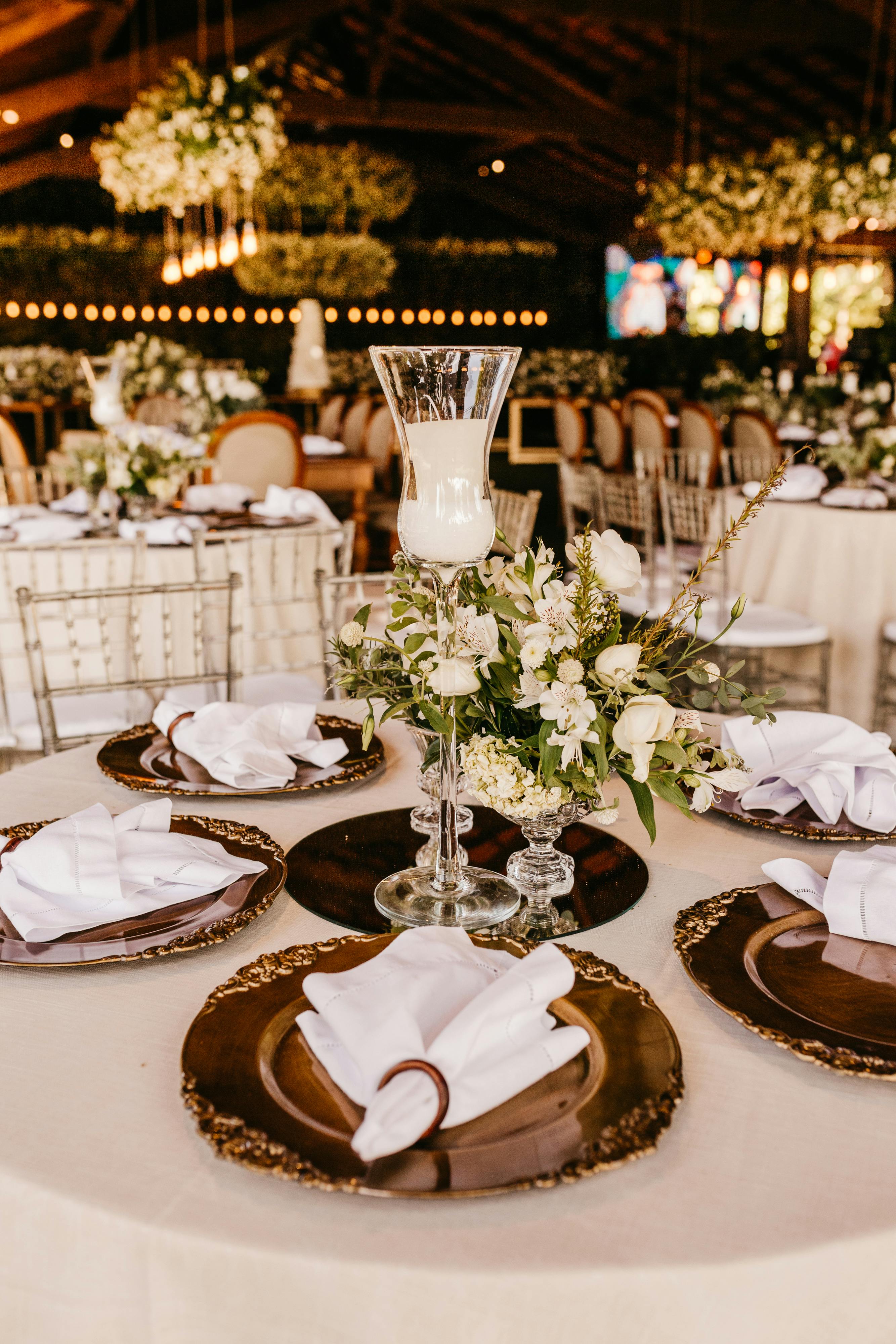 Une table de mariage bien décorée | Source : Pexels