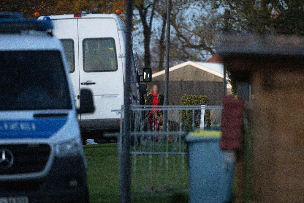 Près de quatre semaines après la mort brutale de Fabian, huit ans, originaire de Güstrow, un mandat d'arrêt a été délivré contre une femme soupçonnée du meurtre. | Source : Getty Images